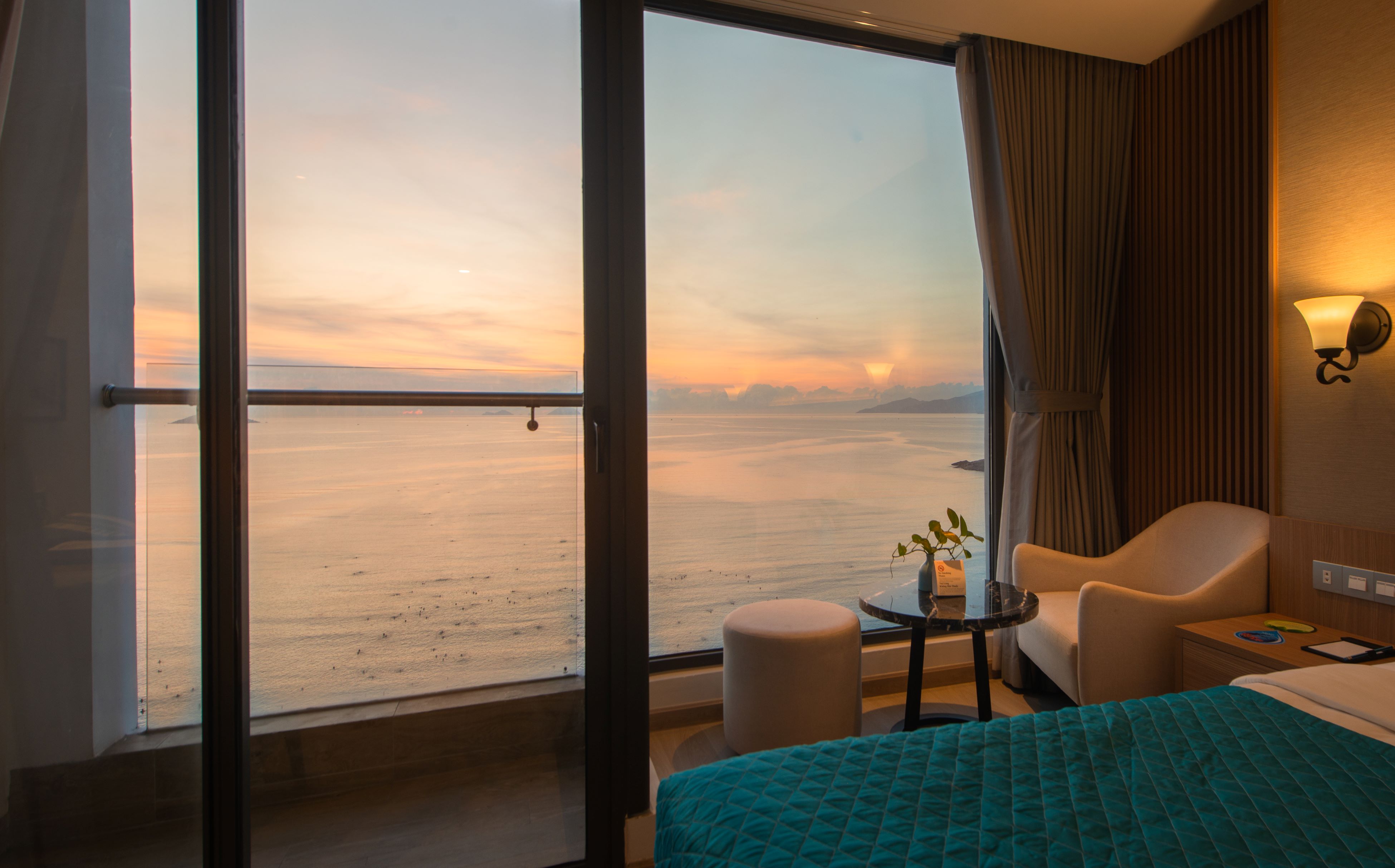 Twin Deluxe Sea View with Balcony