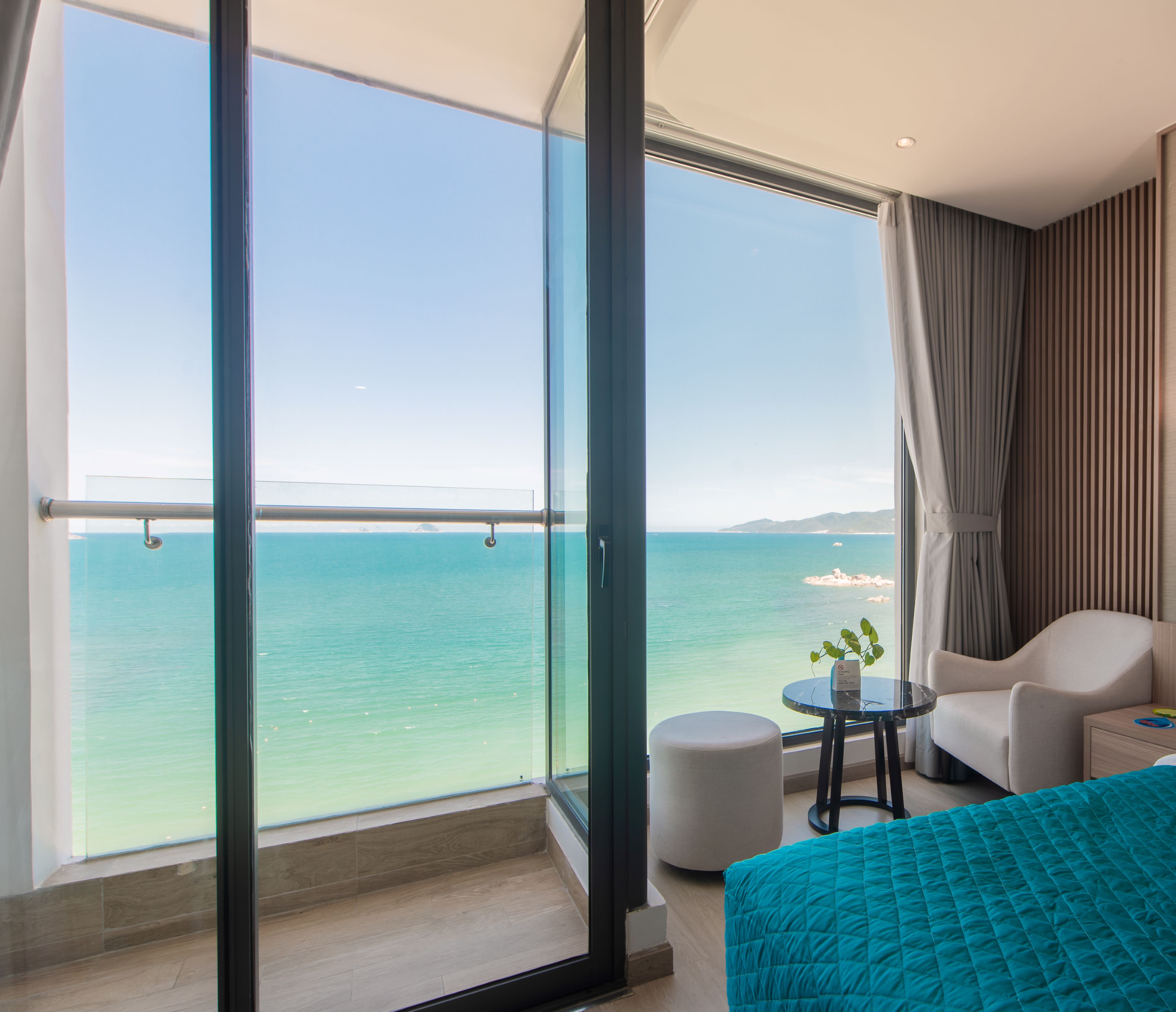 Twin Deluxe Sea View with Balcony
