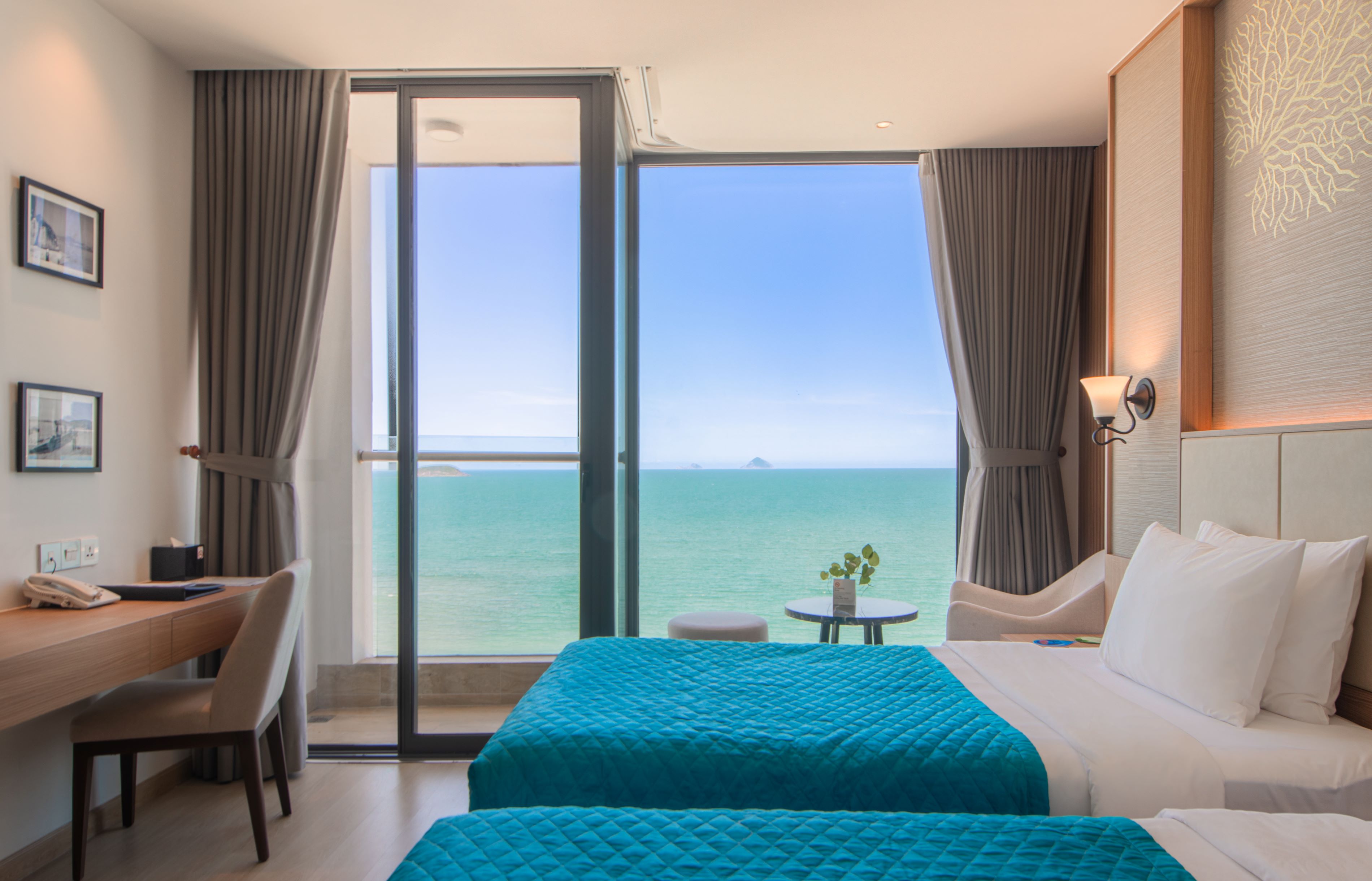 Twin Deluxe Sea View with Balcony