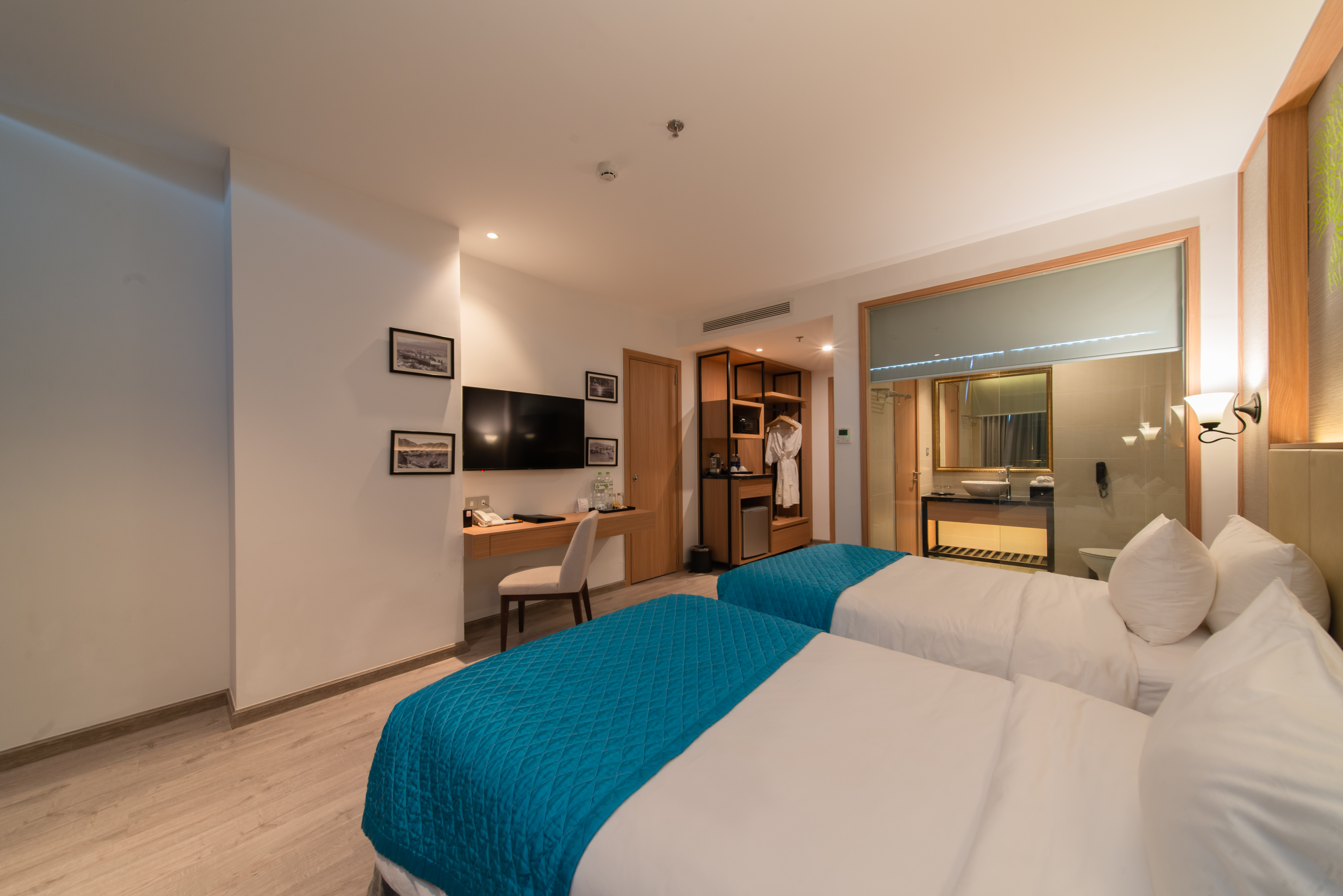 Twin Deluxe Ocean Front