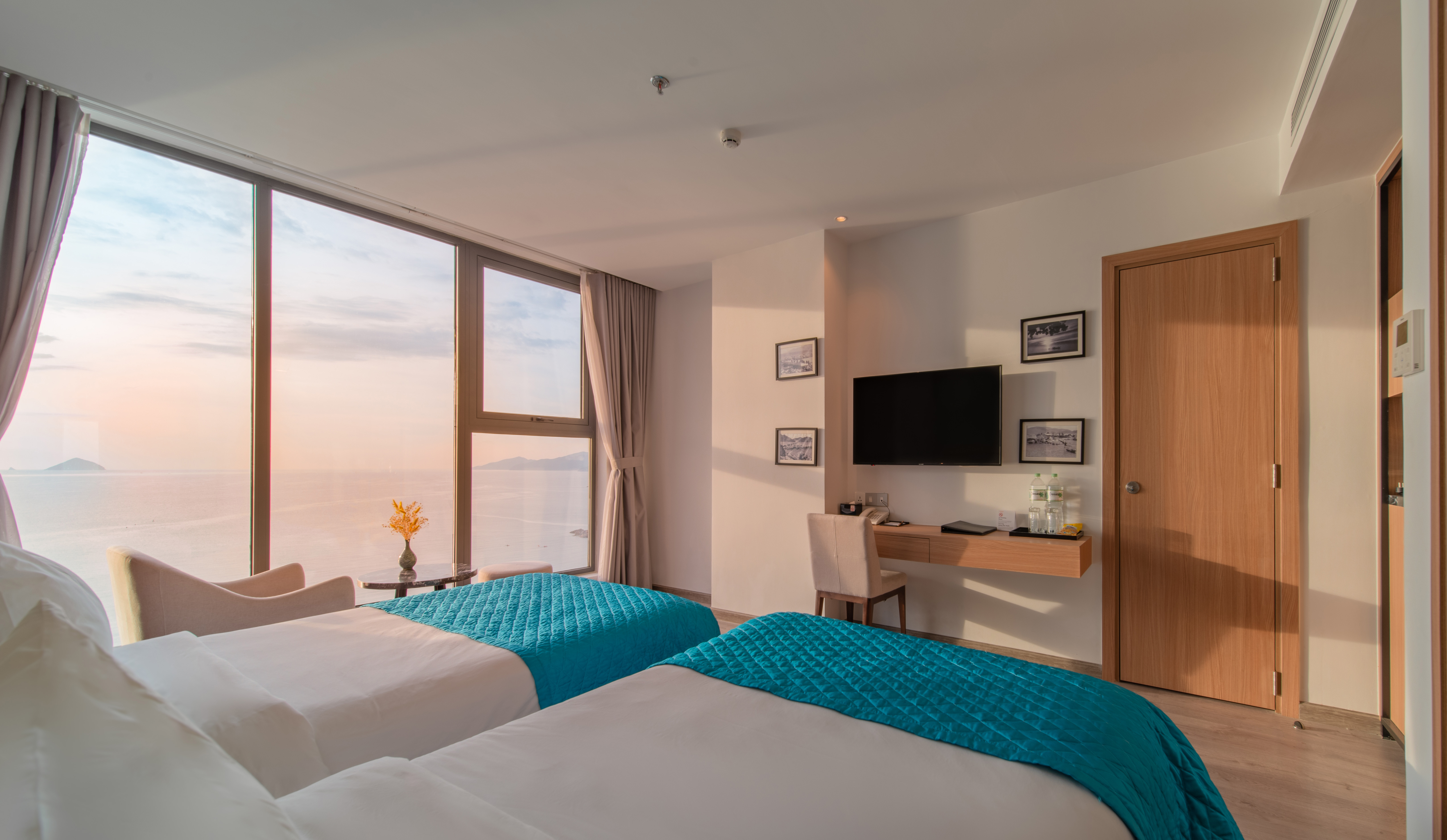 Twin Deluxe Ocean Front