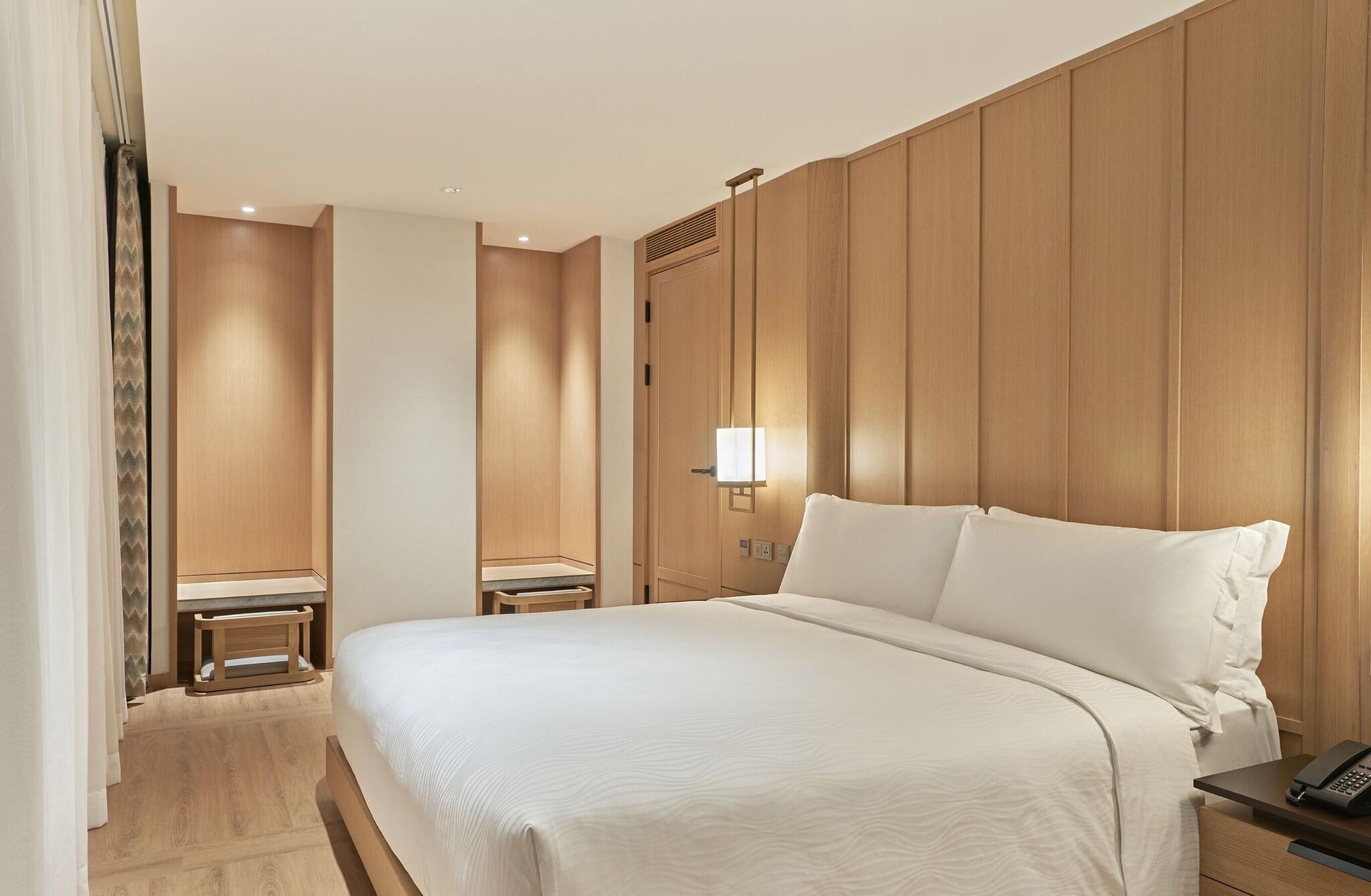 Suite City View King Bed