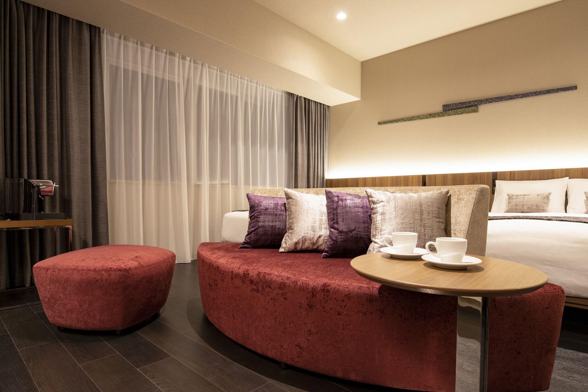 Twin Two Queen Beds Premier