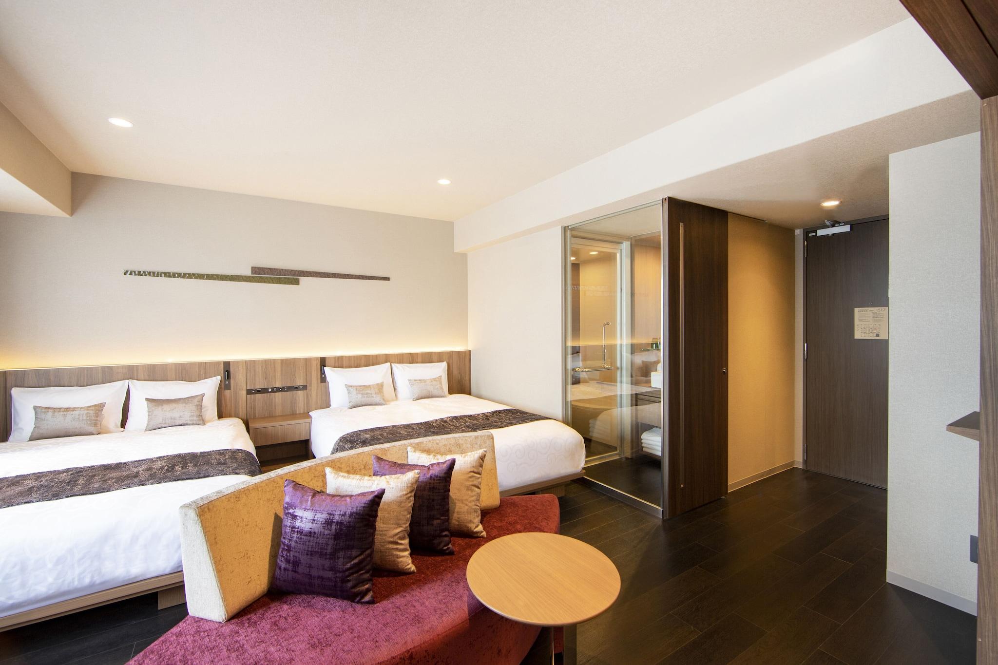 Twin Two Queen Beds Premier