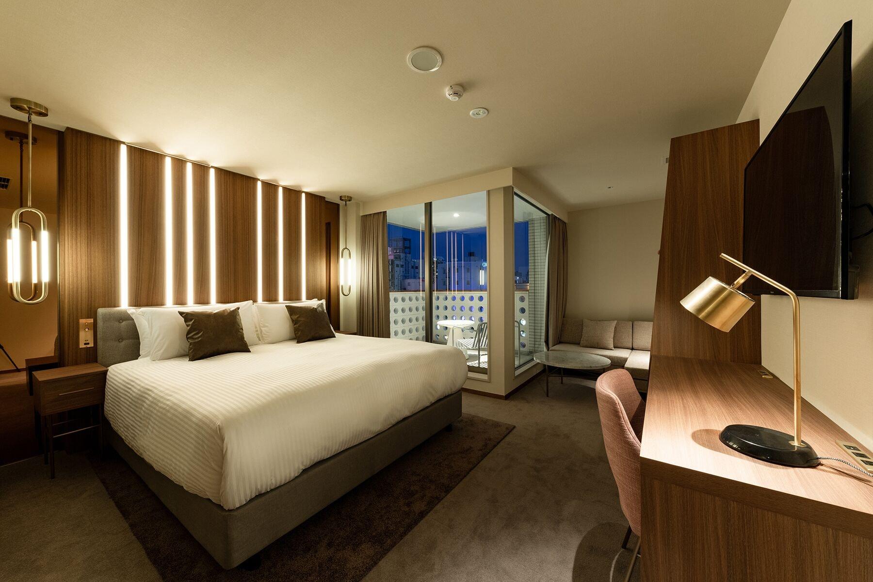 Double Deluxe King Bed