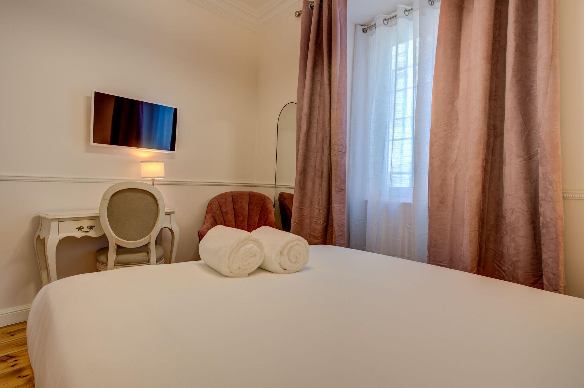 Double Queen Size Bed