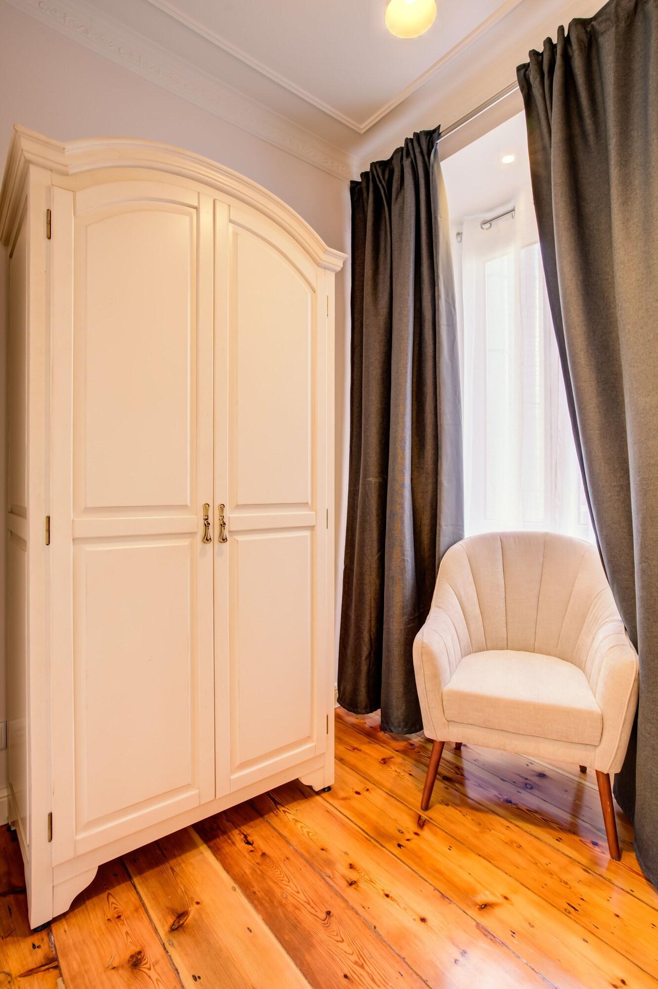 Double Queen Size Bed