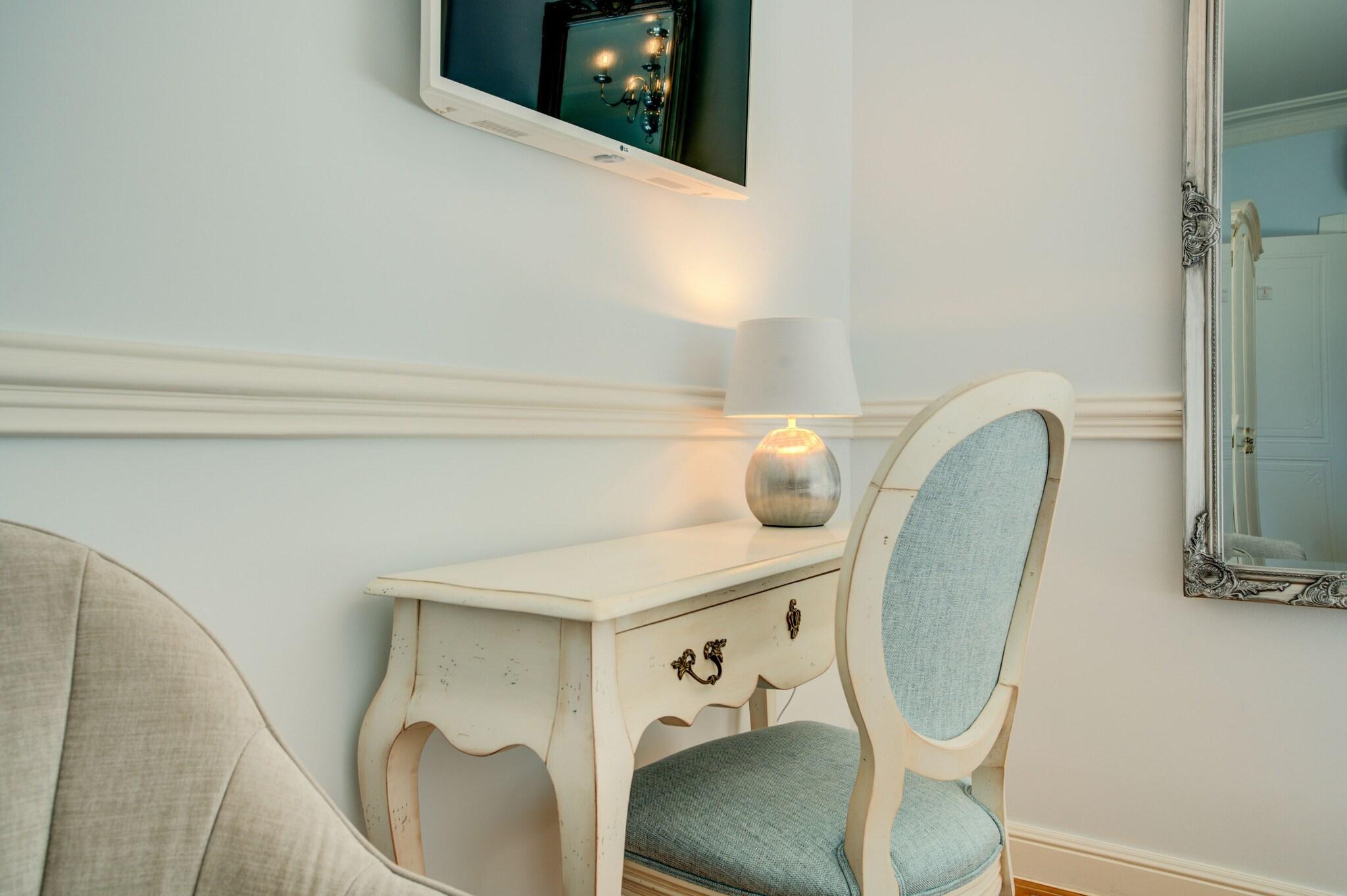 Double Queen Size Bed