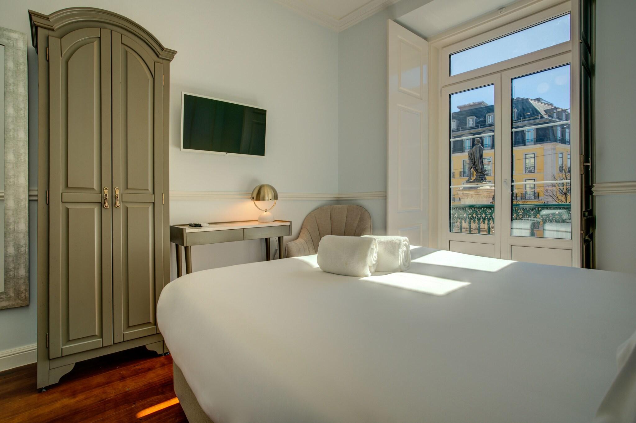 Double Queen Size Bed