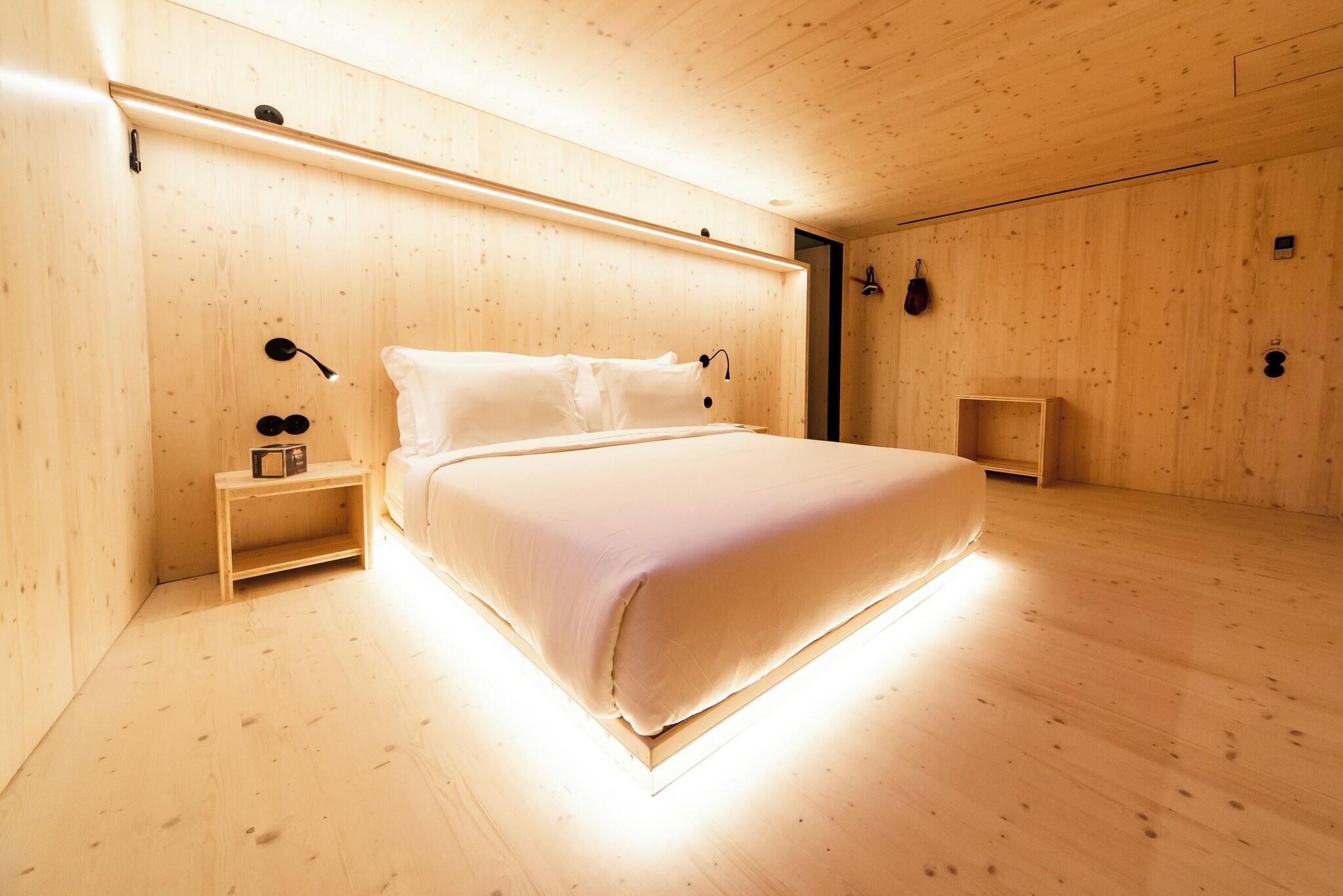 Double Deluxe Queen Bed