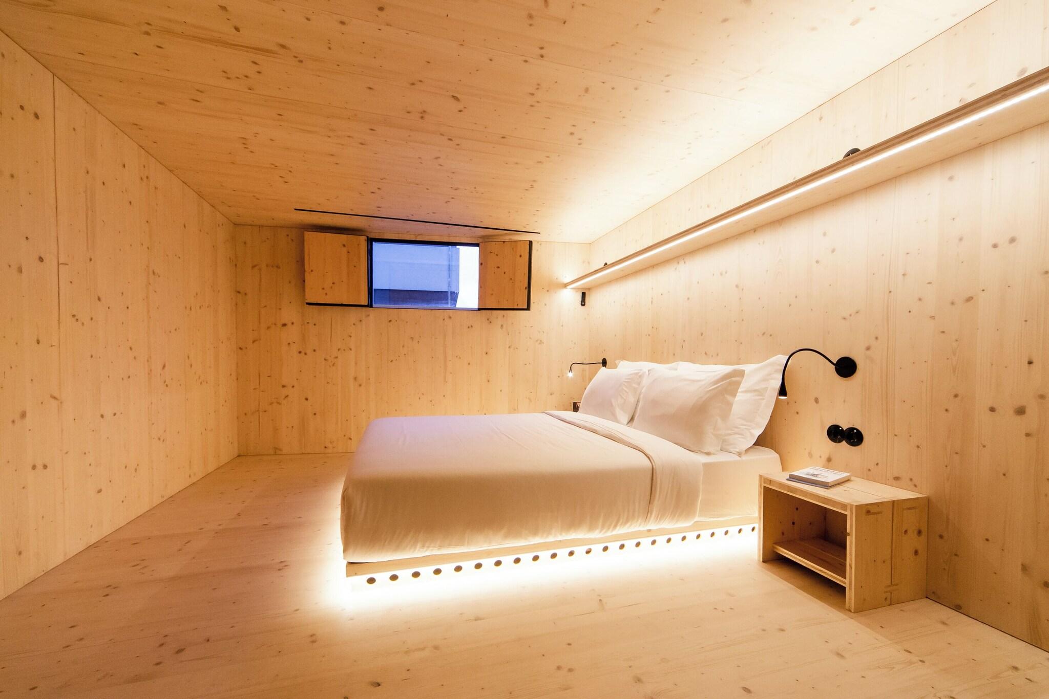 Double Deluxe Queen Bed