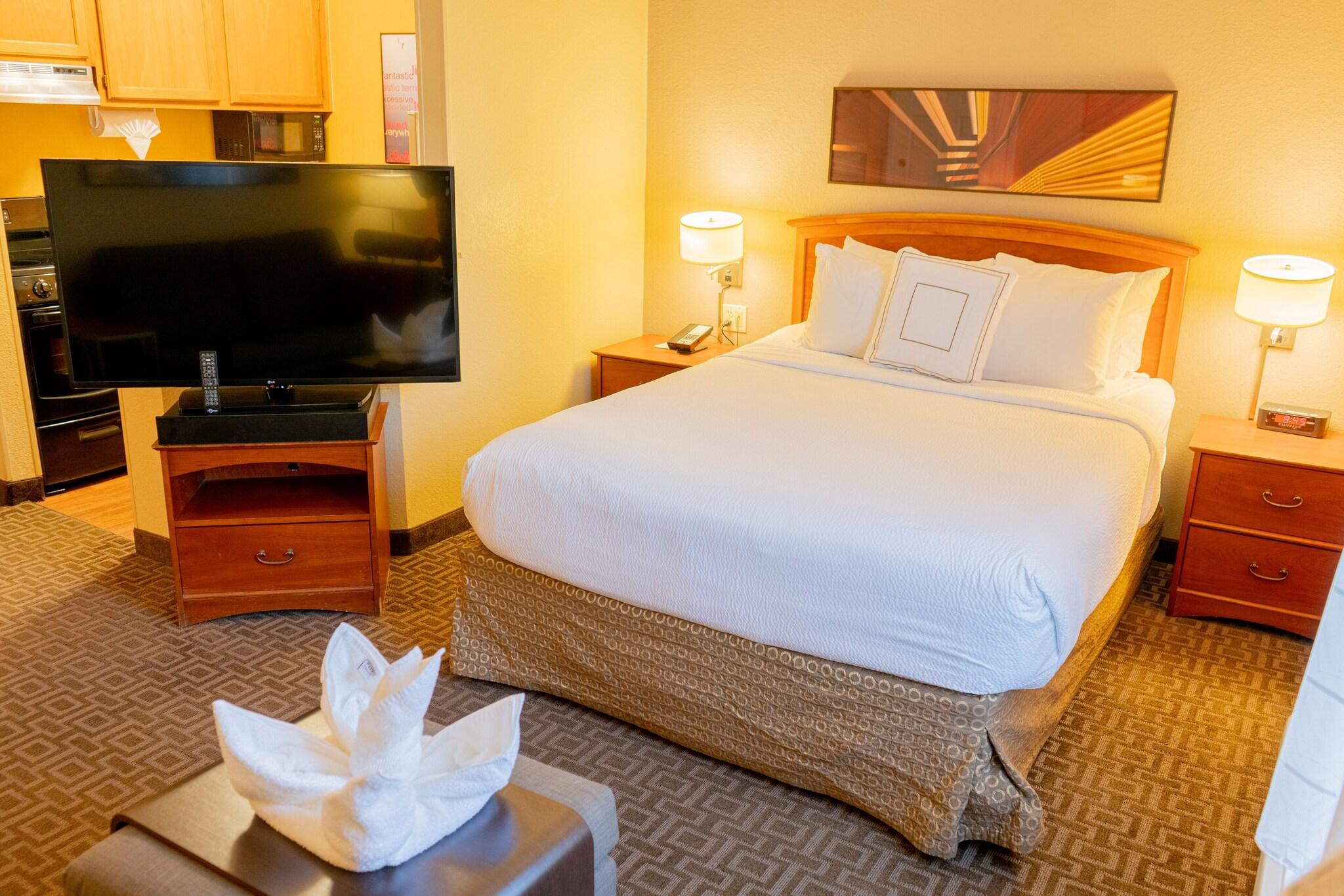 Studio Queen Size Bed