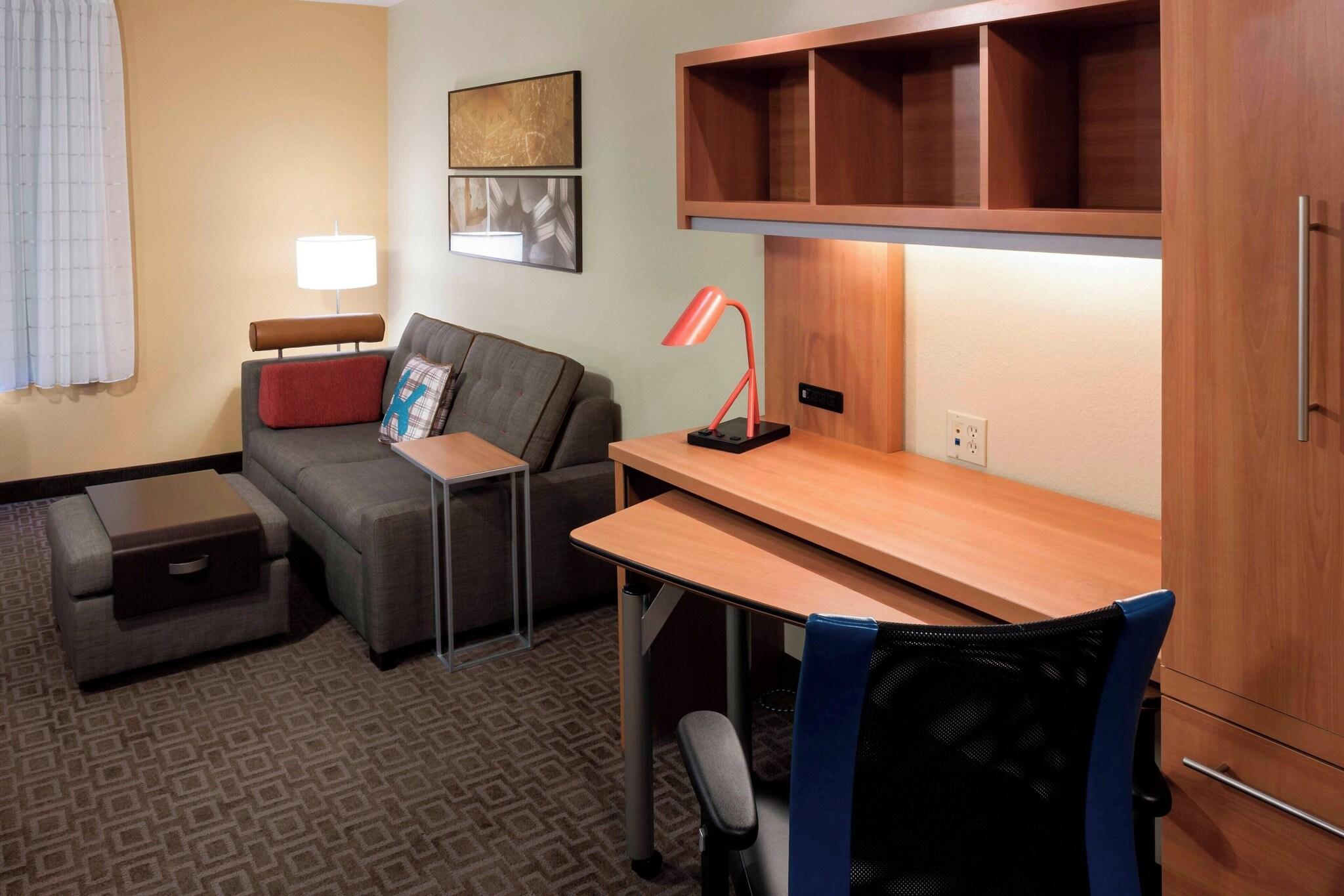 Studio Queen Size Bed