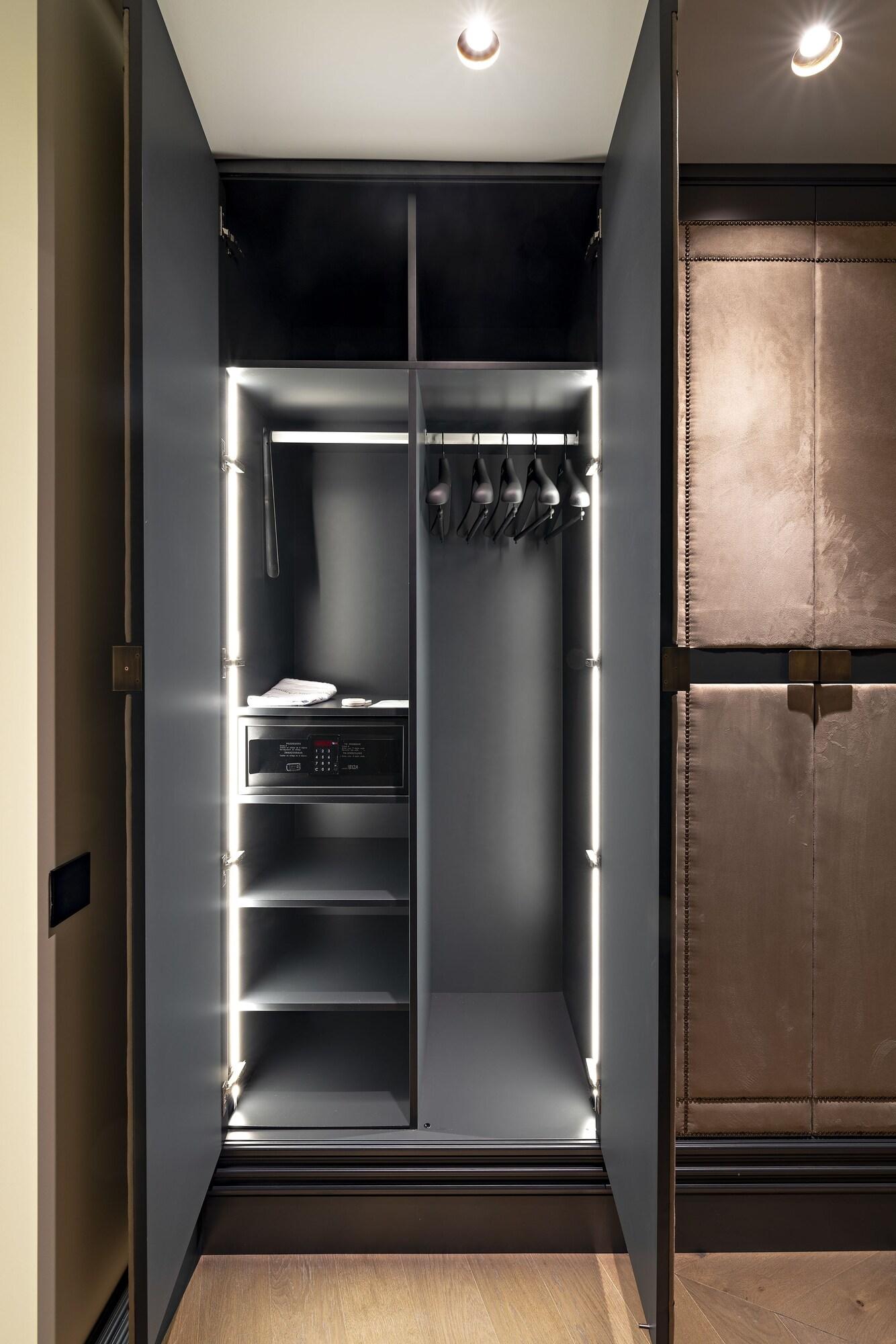 Junior Suite King Size Bed