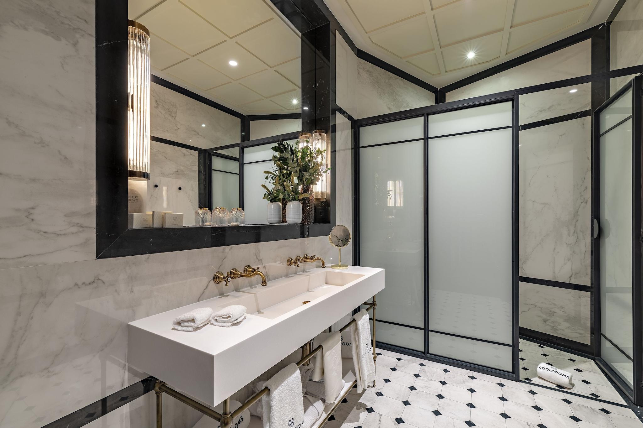 Double Deluxe King Bed