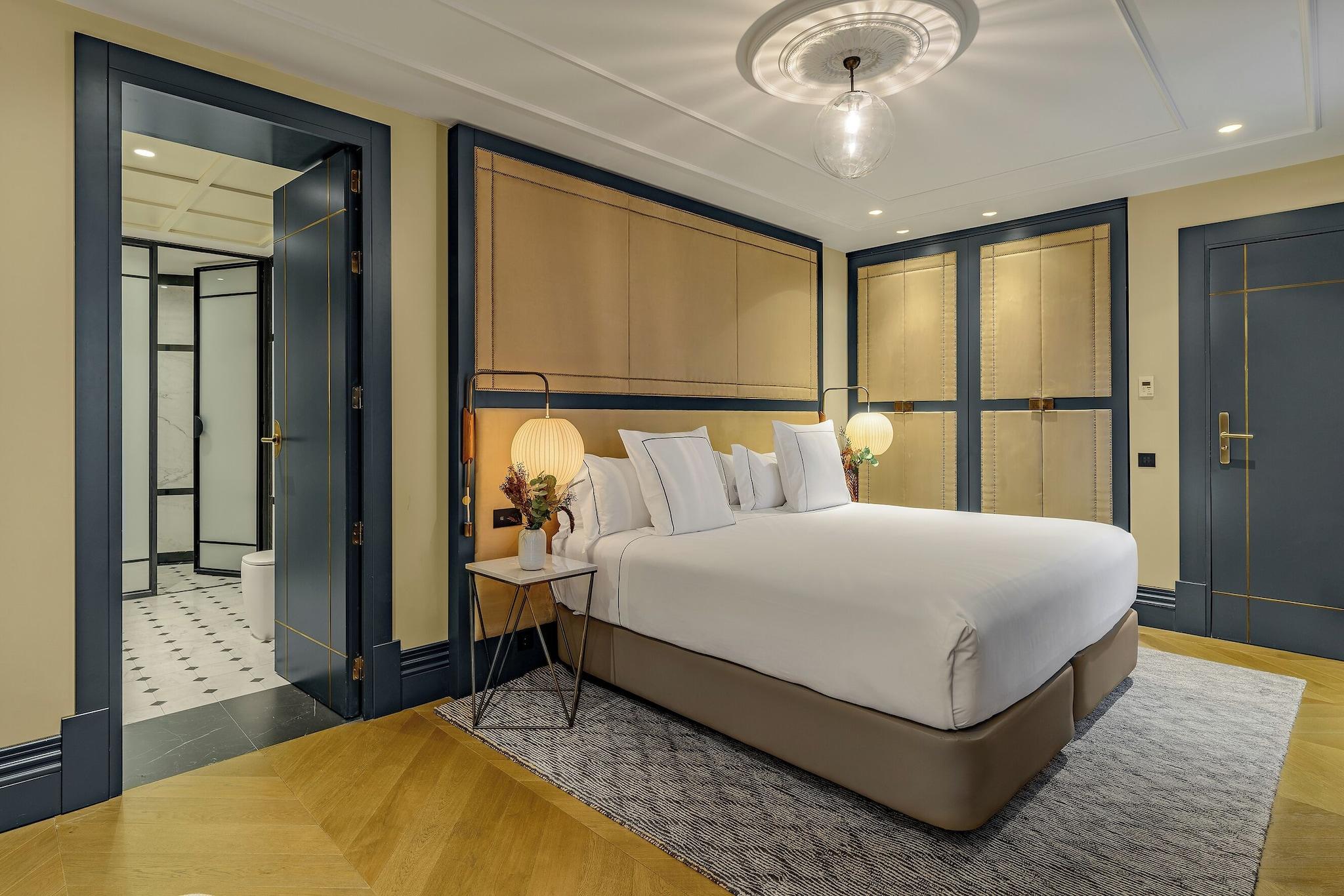 Double Deluxe King Bed