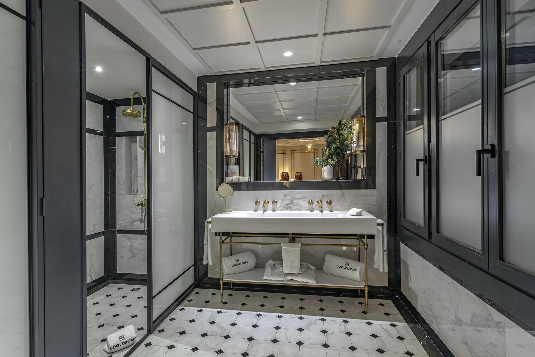 Double Deluxe King Bed