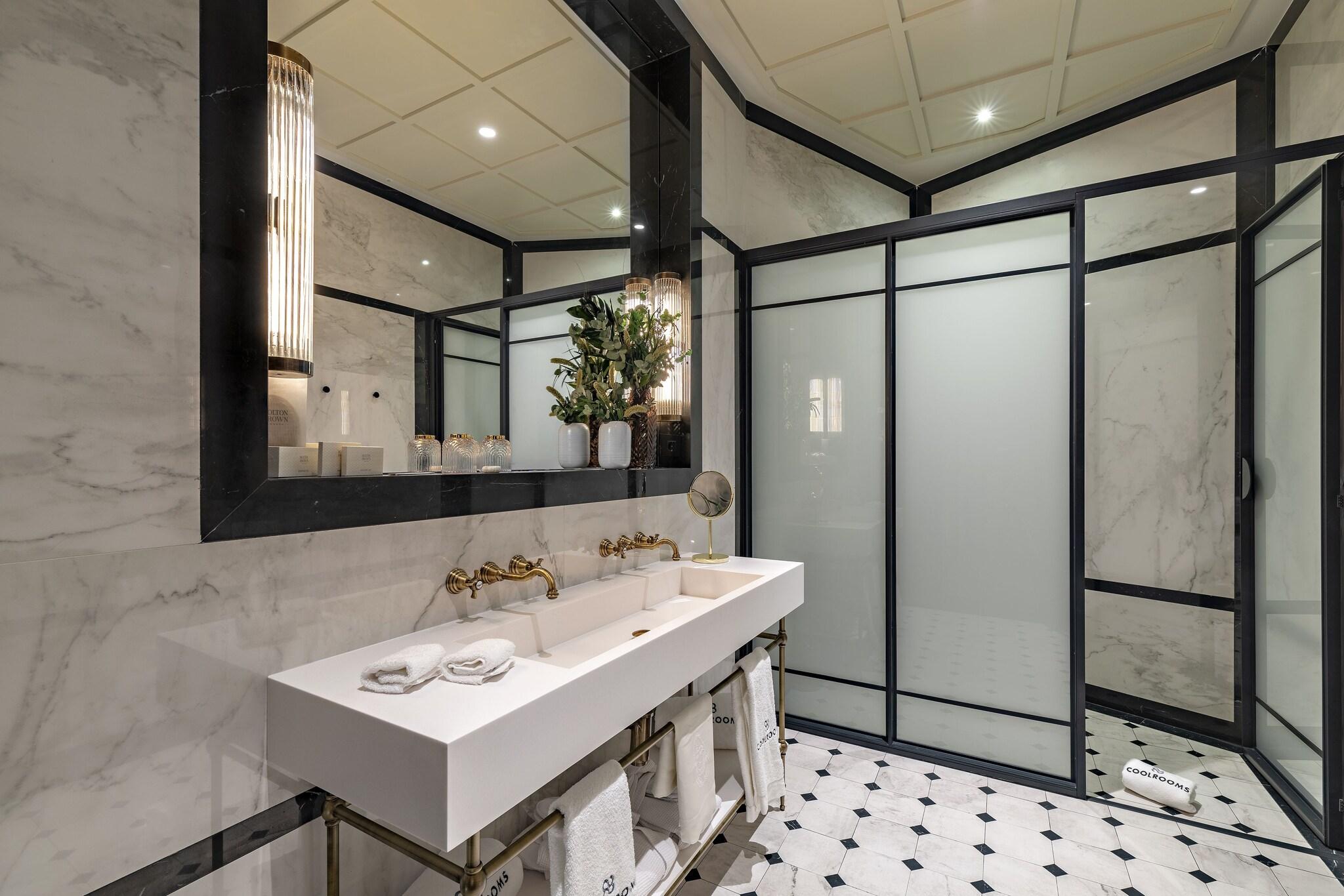 Double Deluxe King Bed