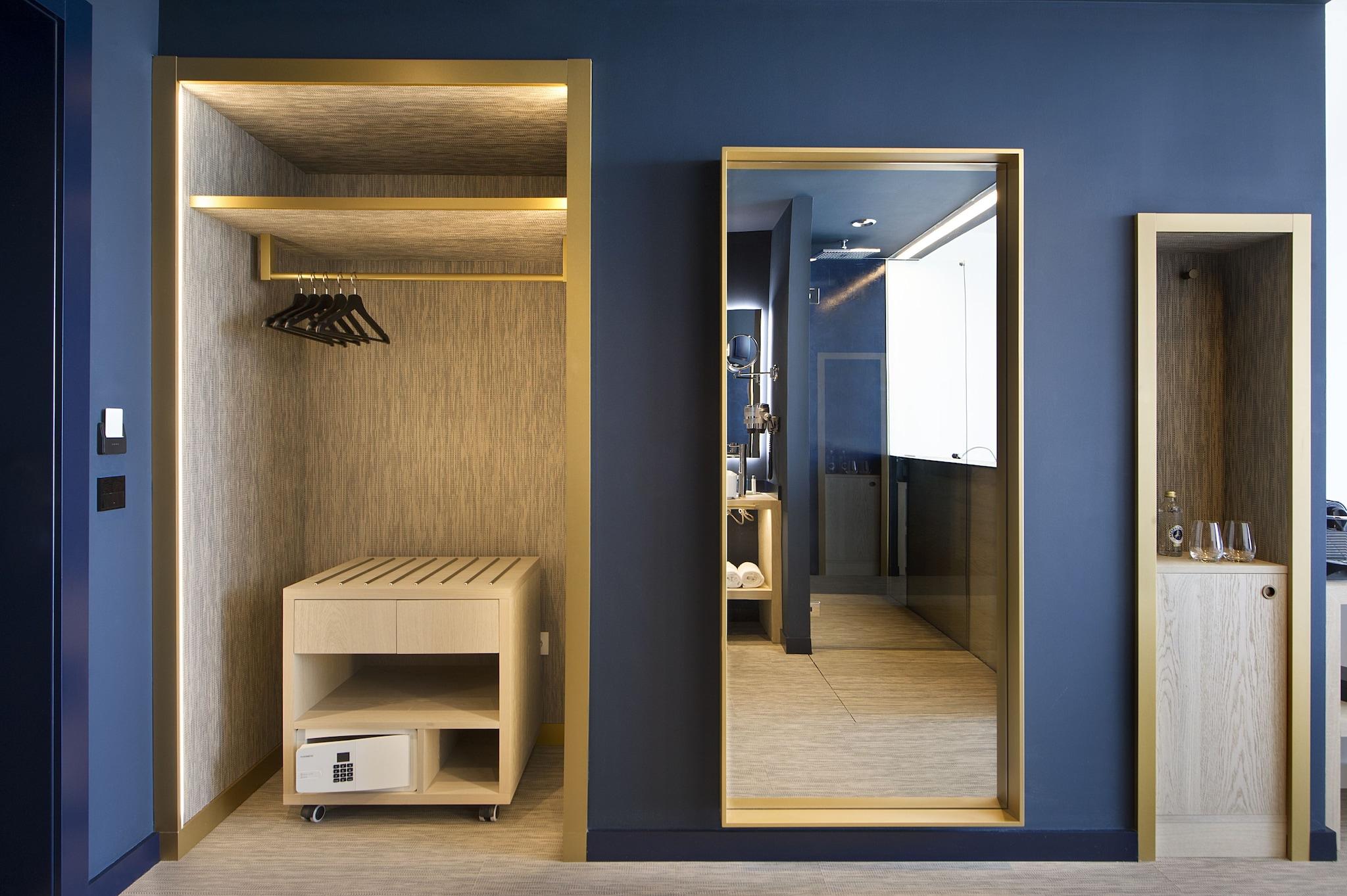 Double Single City View King Bed