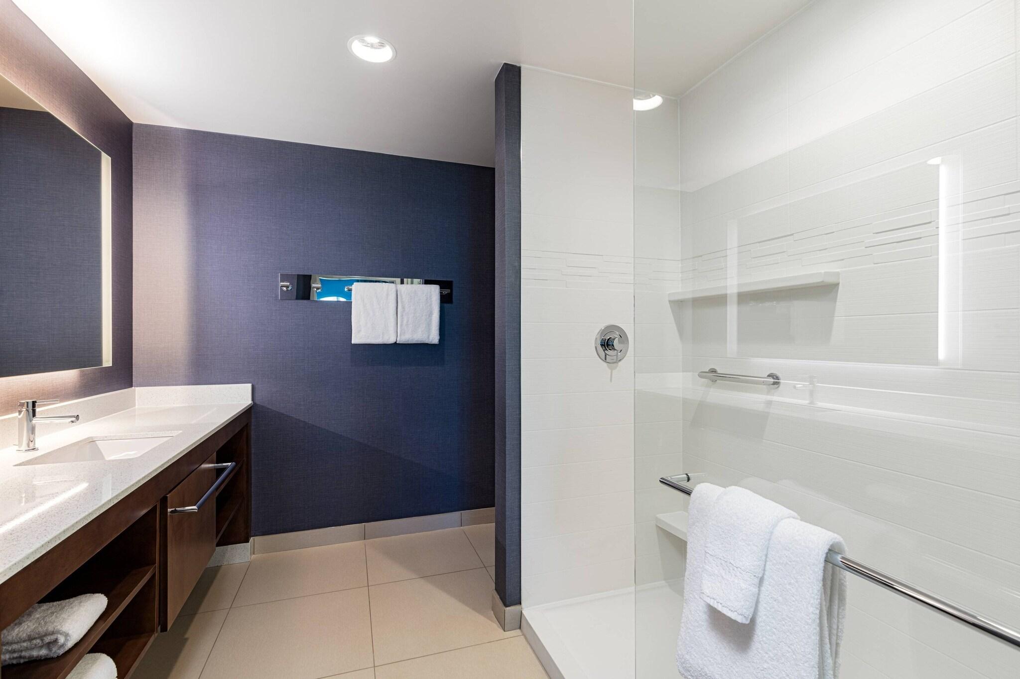 Suite Two Queen Beds One Bedroom