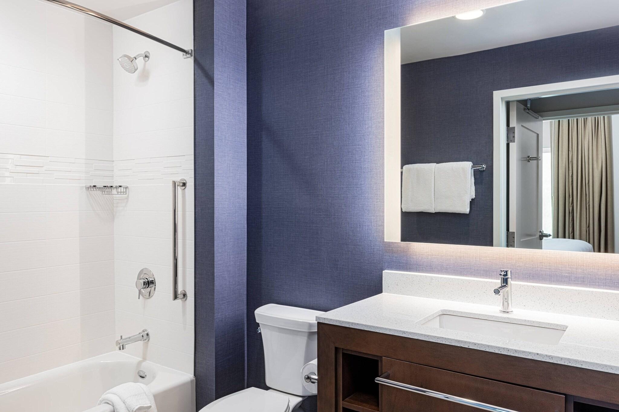 Suite Two Queen Beds One Bedroom