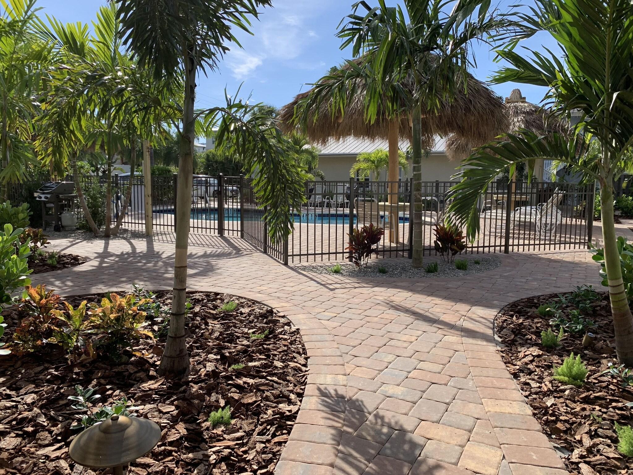 Studio Pool View King Bed