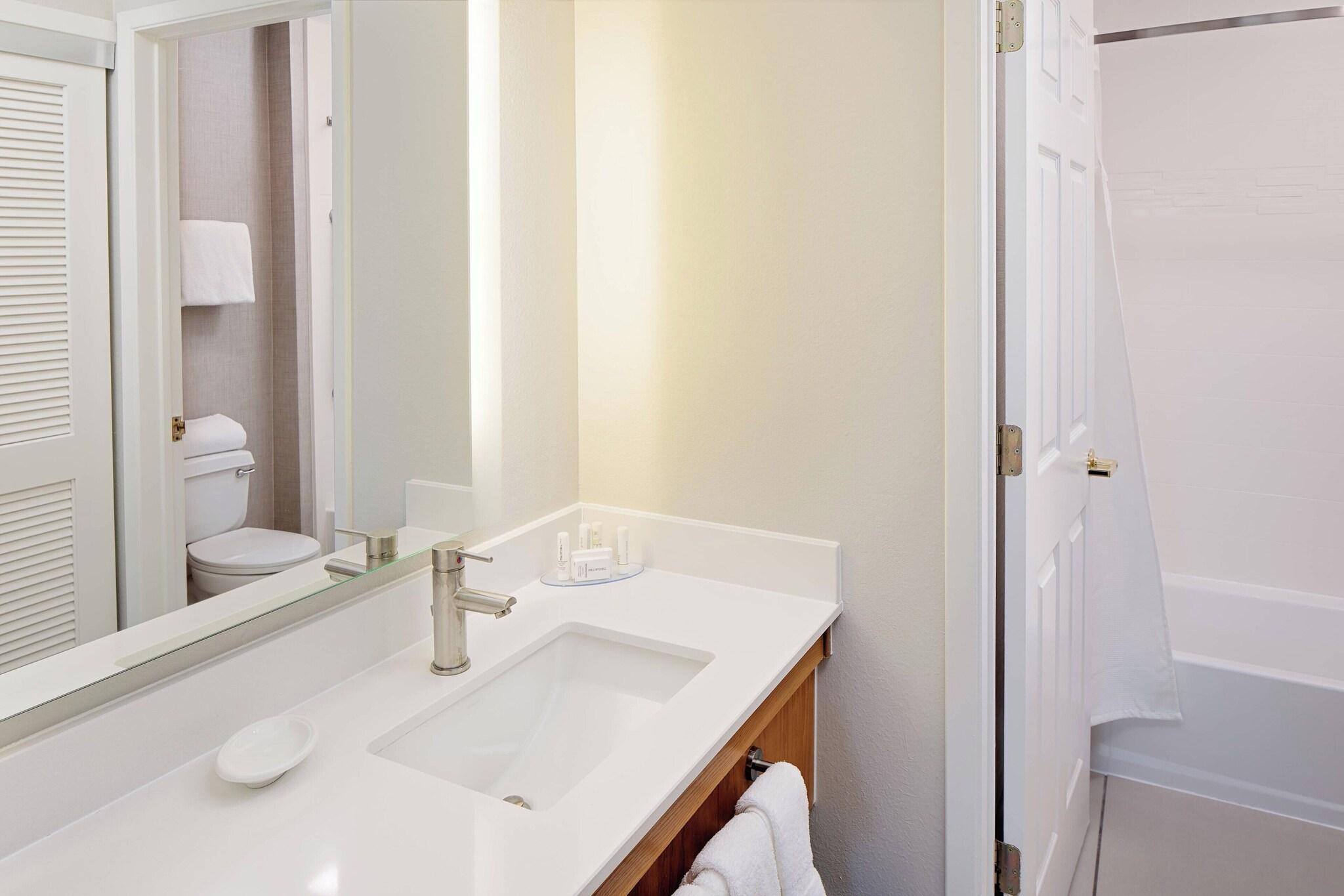 Suite Queen Size Bed