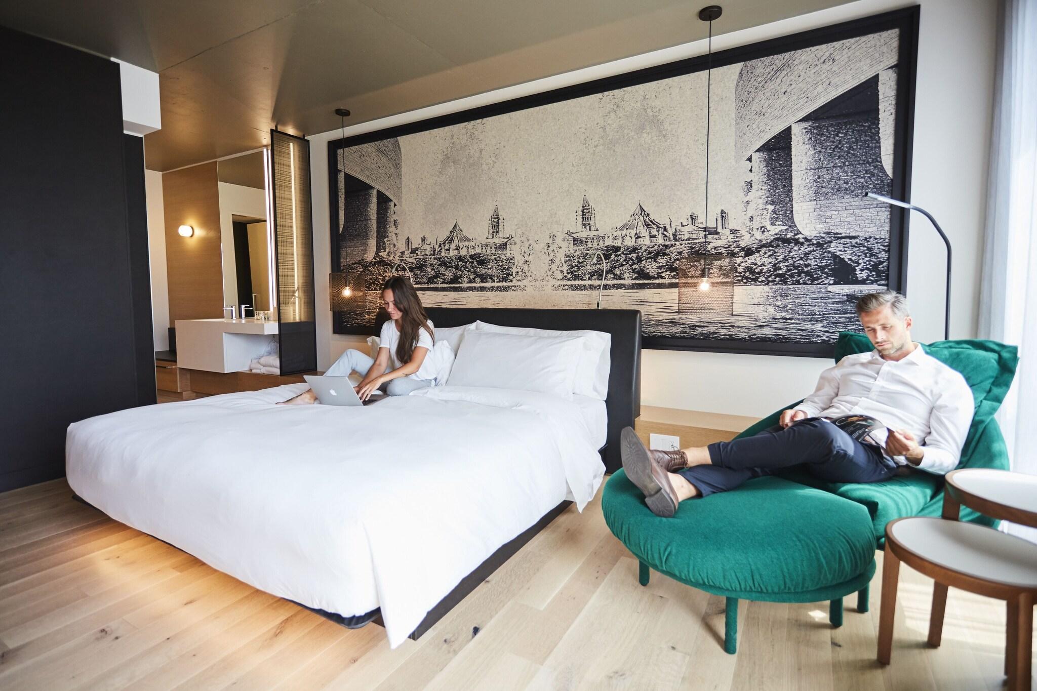 Double City View King Bed