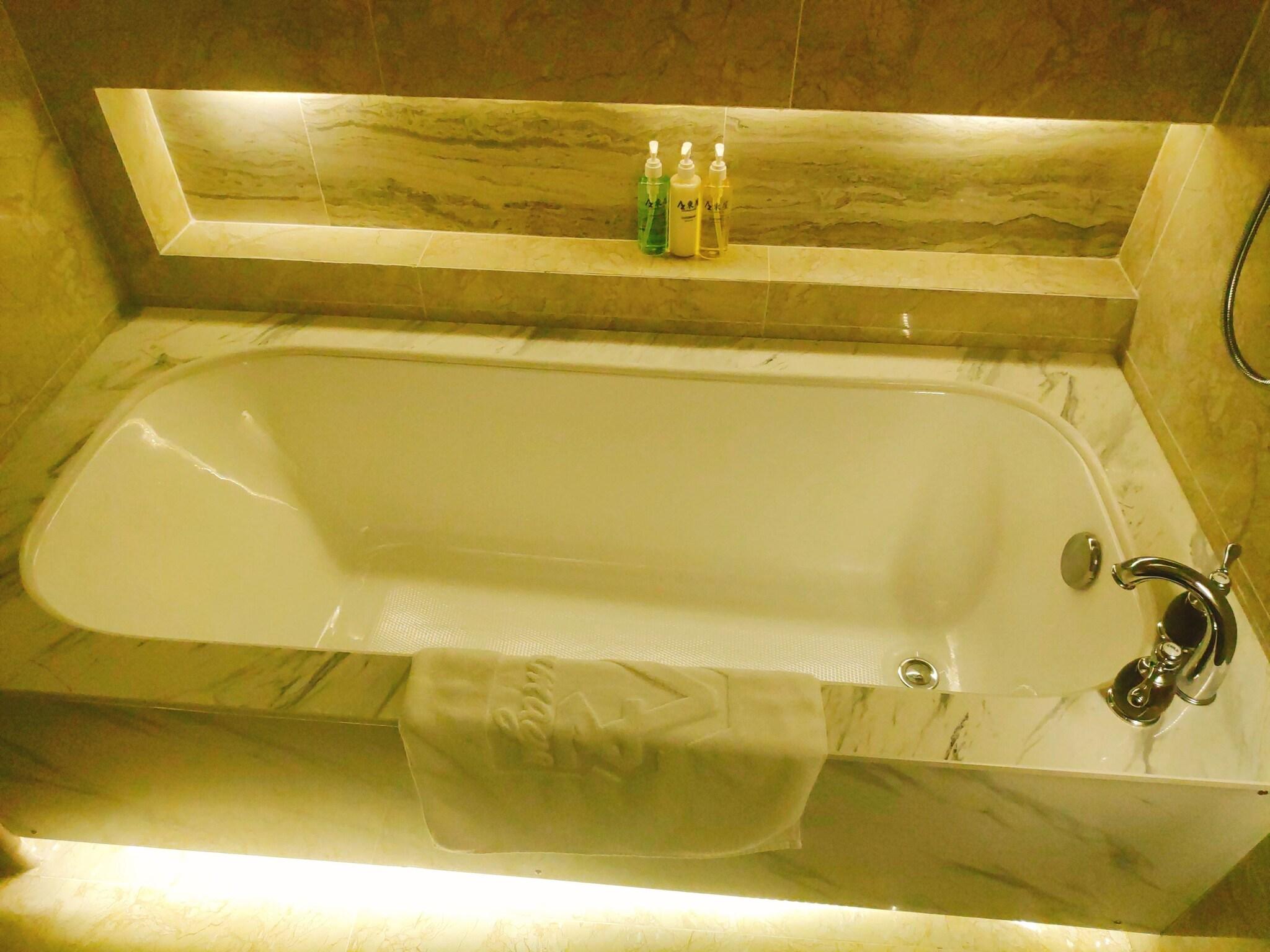 Double Deluxe Queen Bed