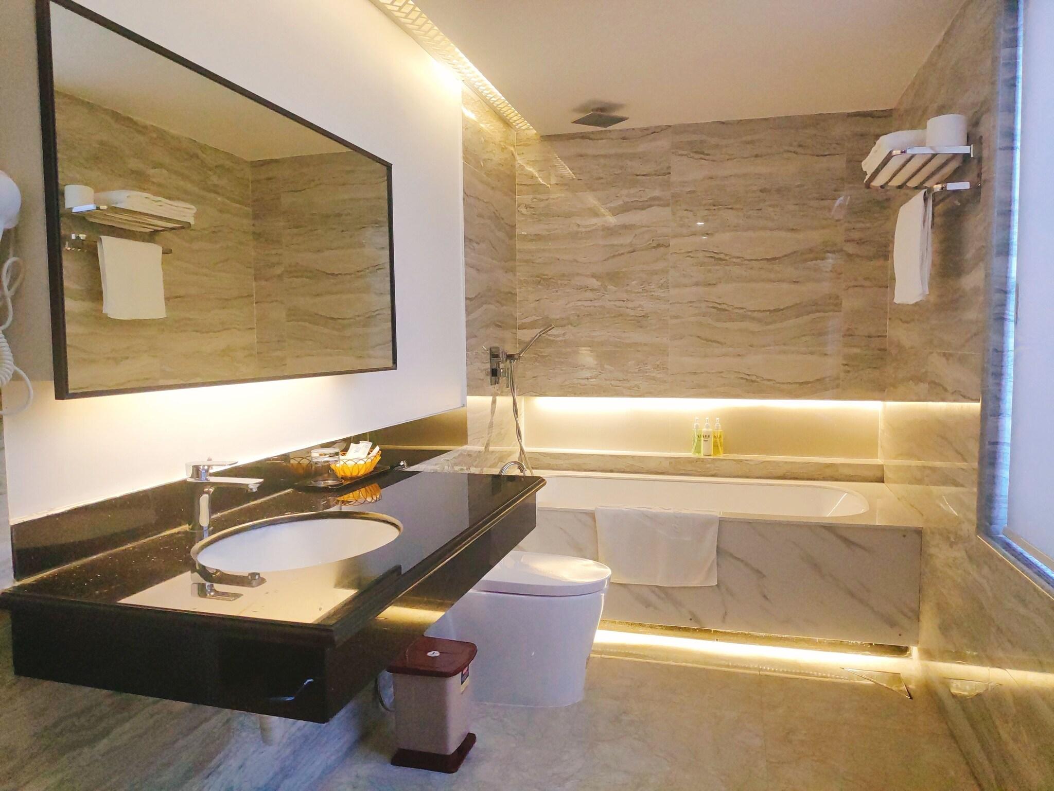 Double Executive Queen Bed