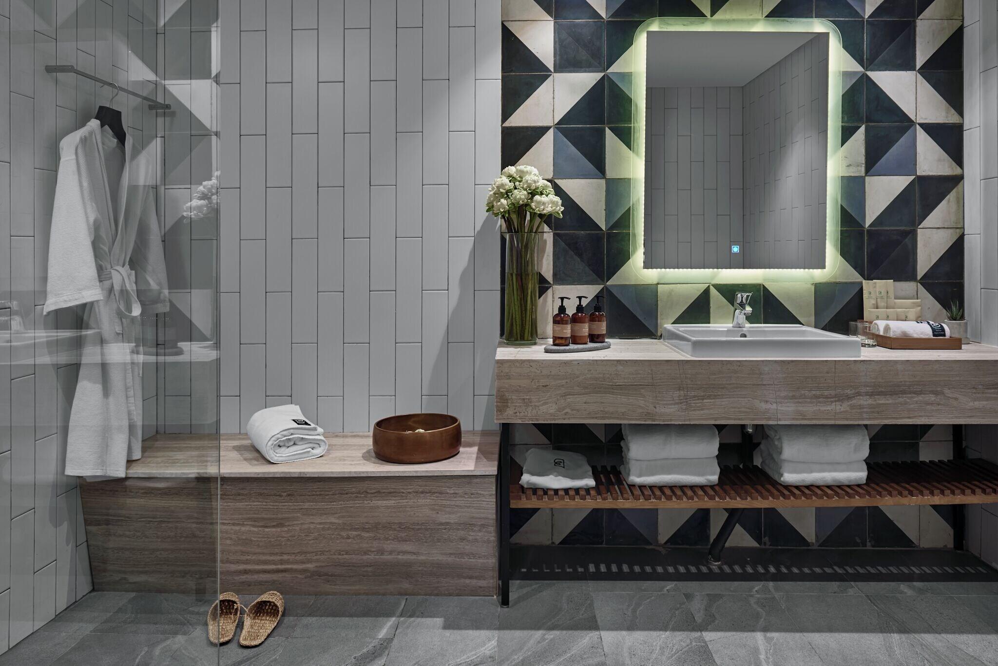 Double Deluxe Pool View