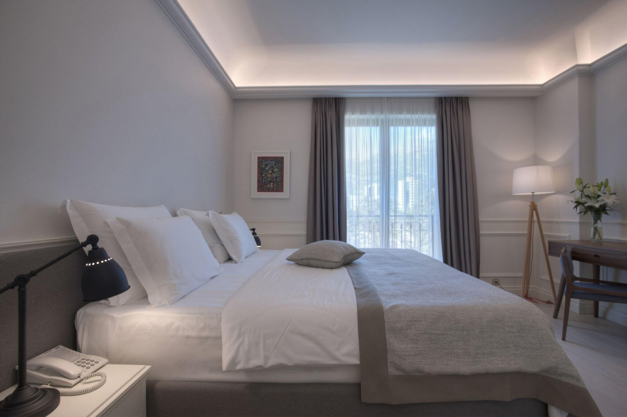 Apartment Connecting Room