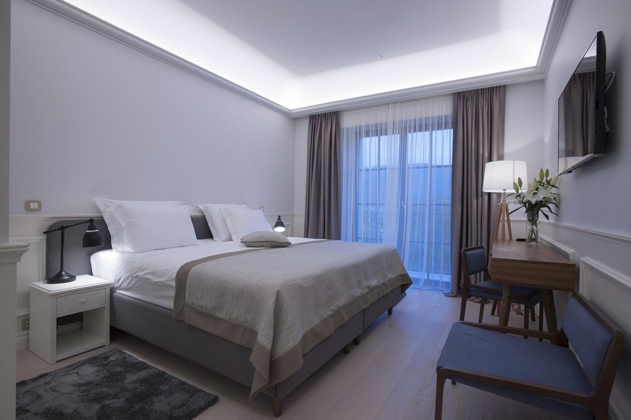 Double or Twin City View Two Beds