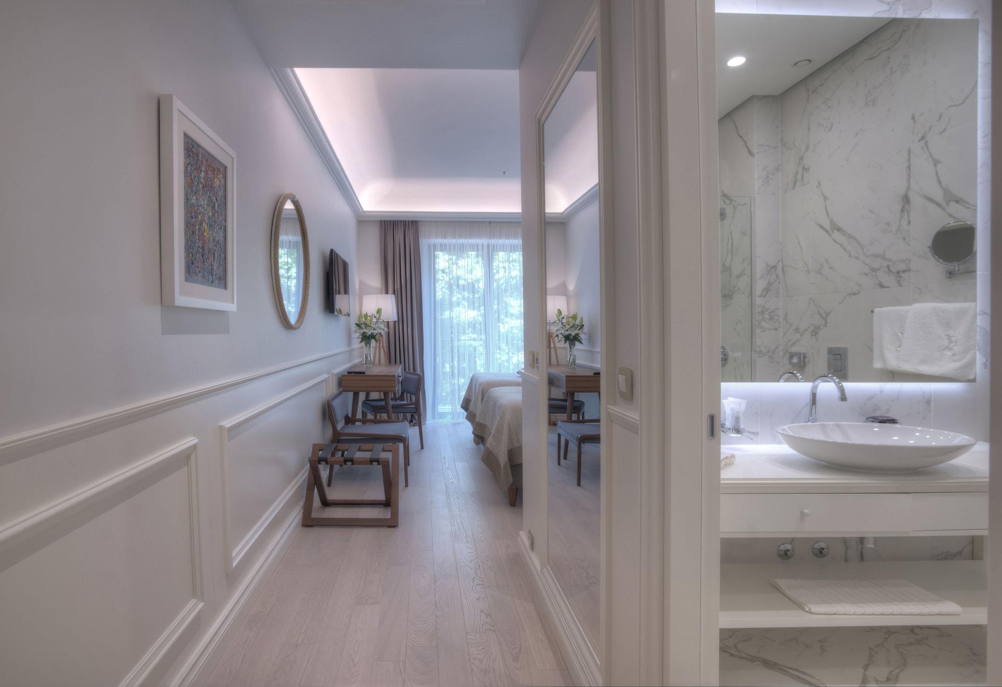 Double or Twin City View Two Beds