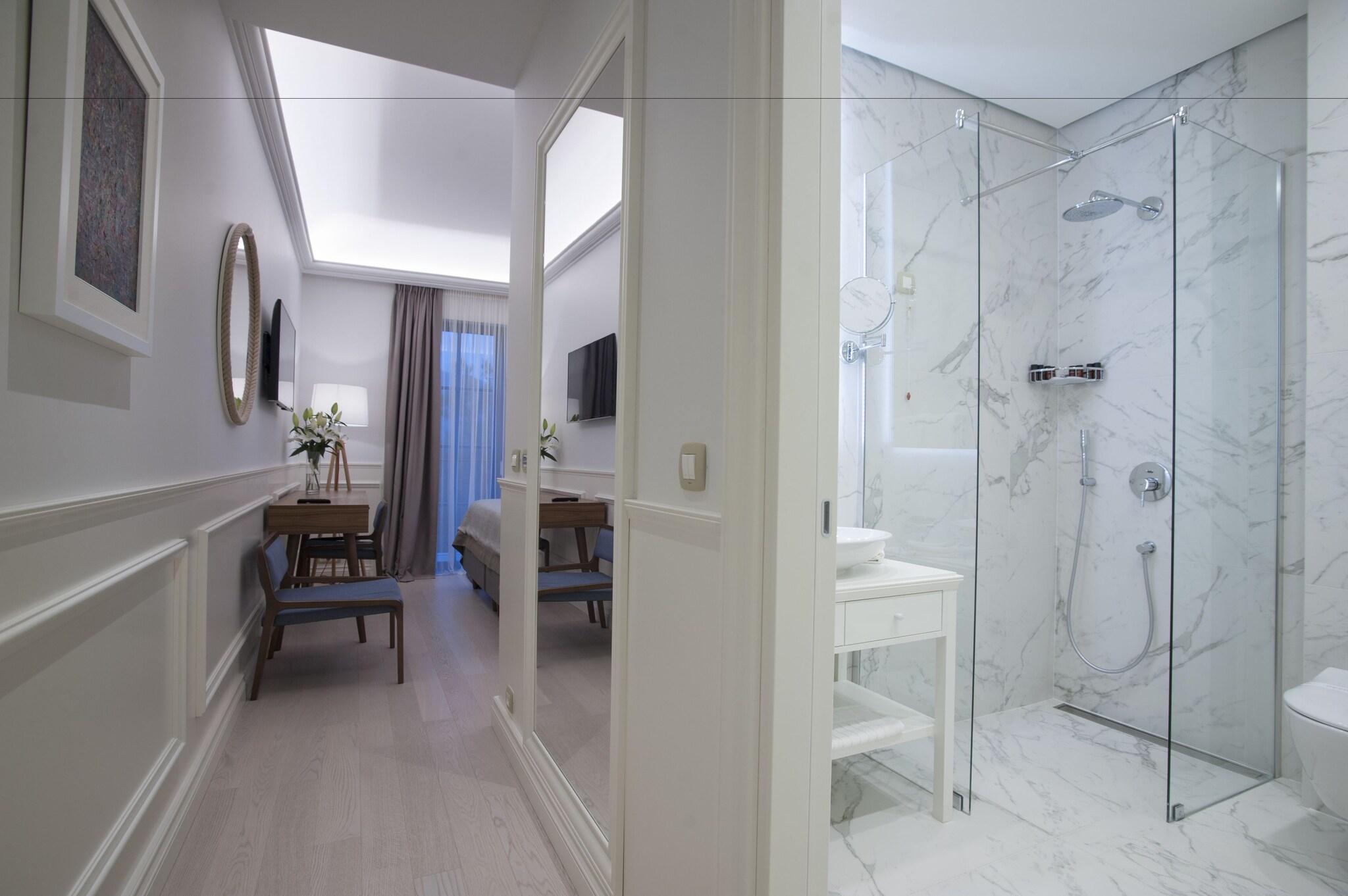 Double or Twin City View Two Beds