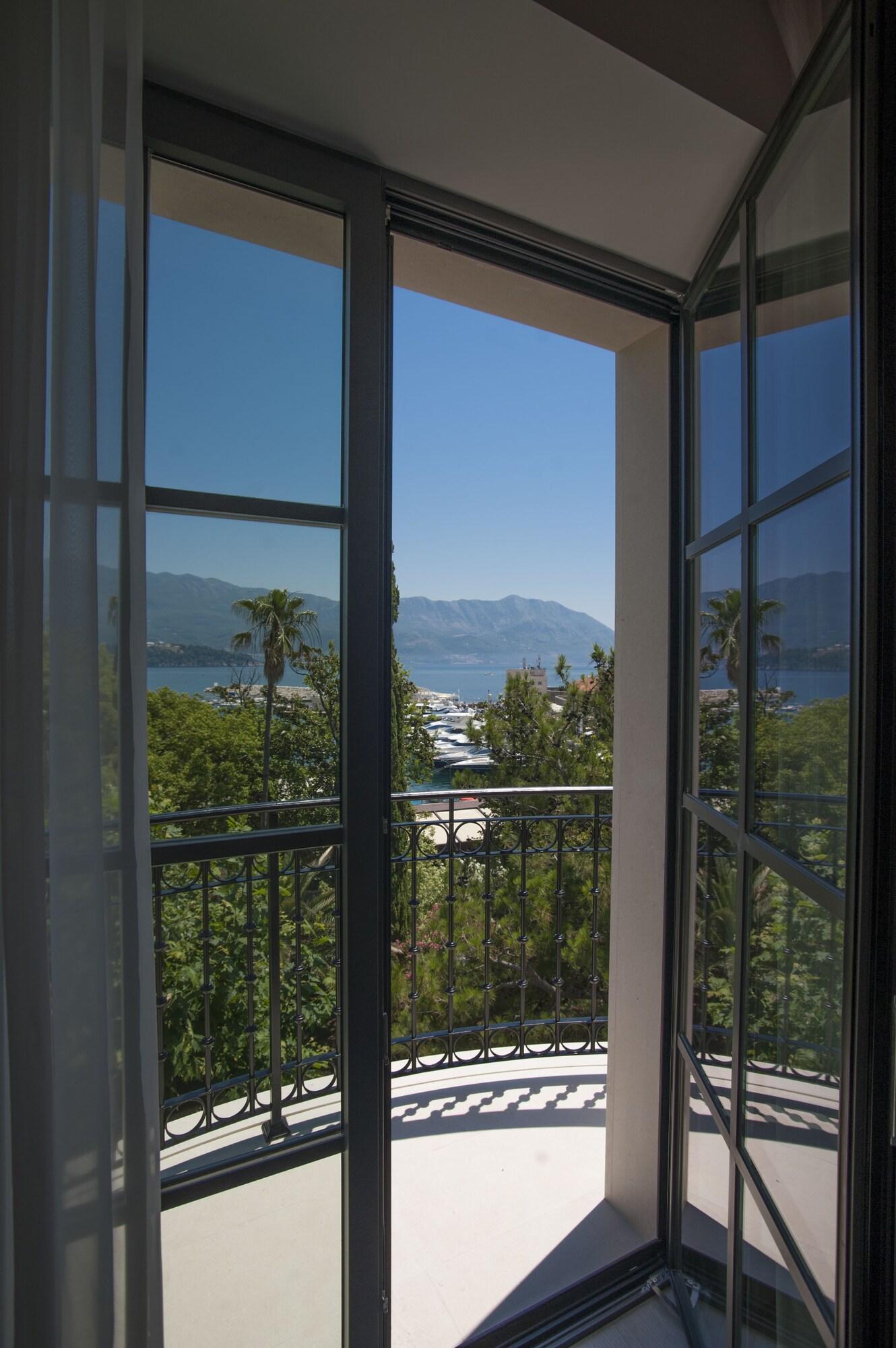 Double or Twin Sea View