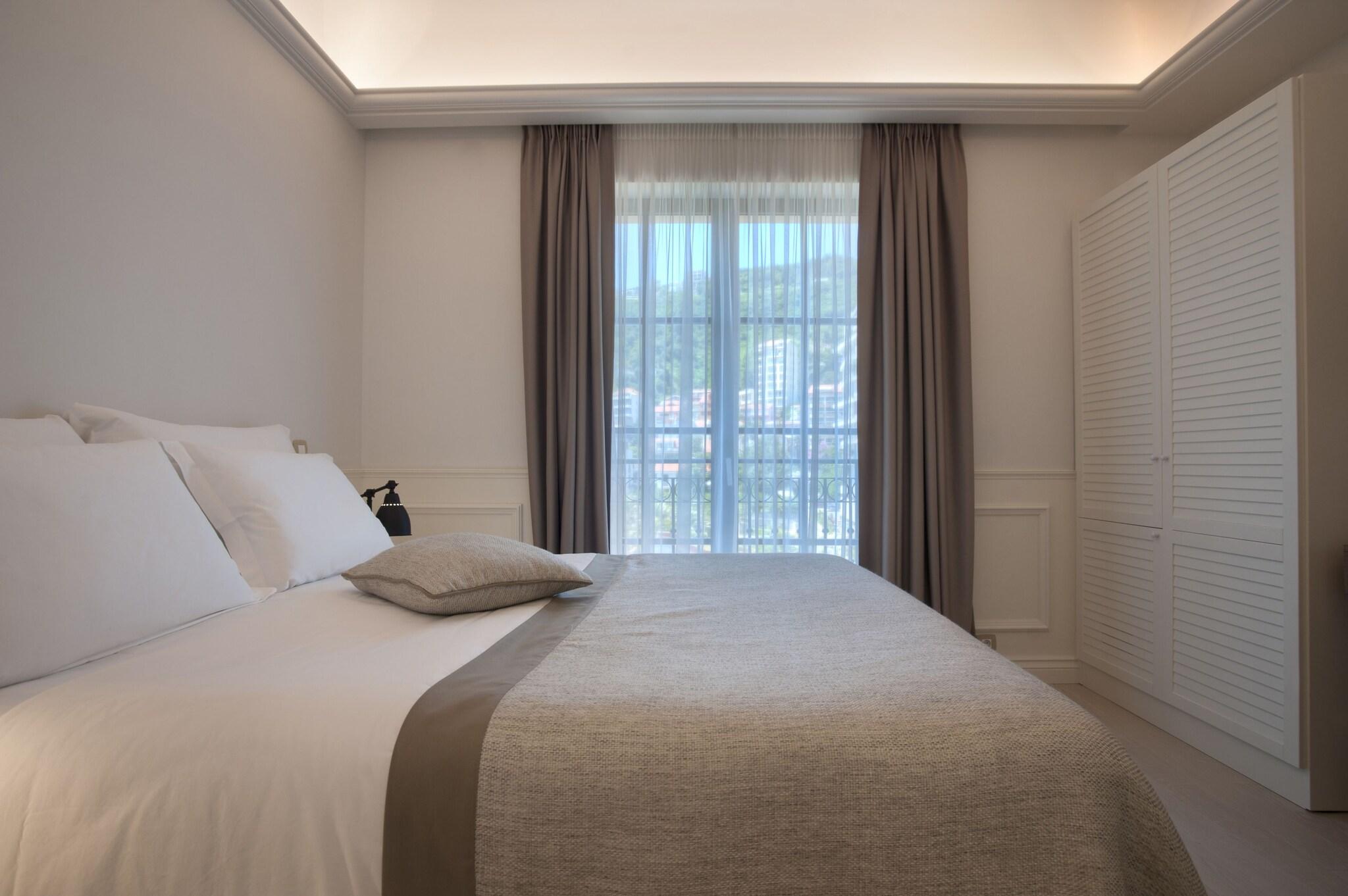 Apartment Connecting Room