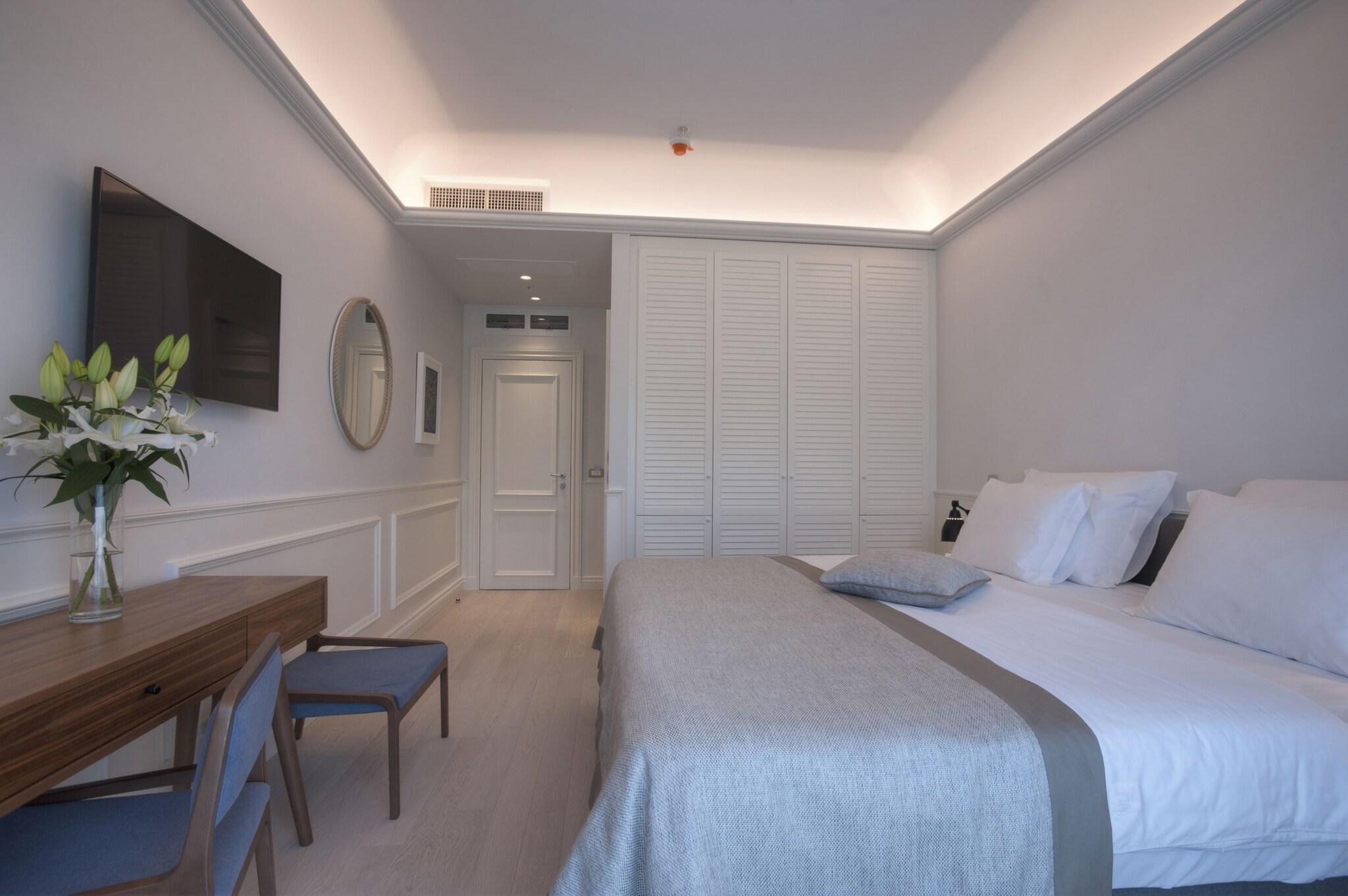 Apartment Connecting Room