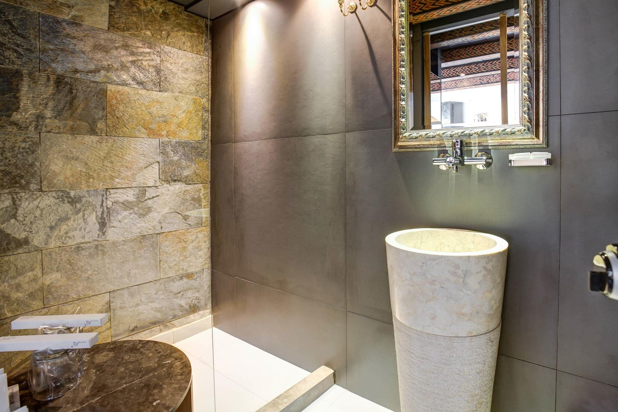 Double Superior Queen Bed