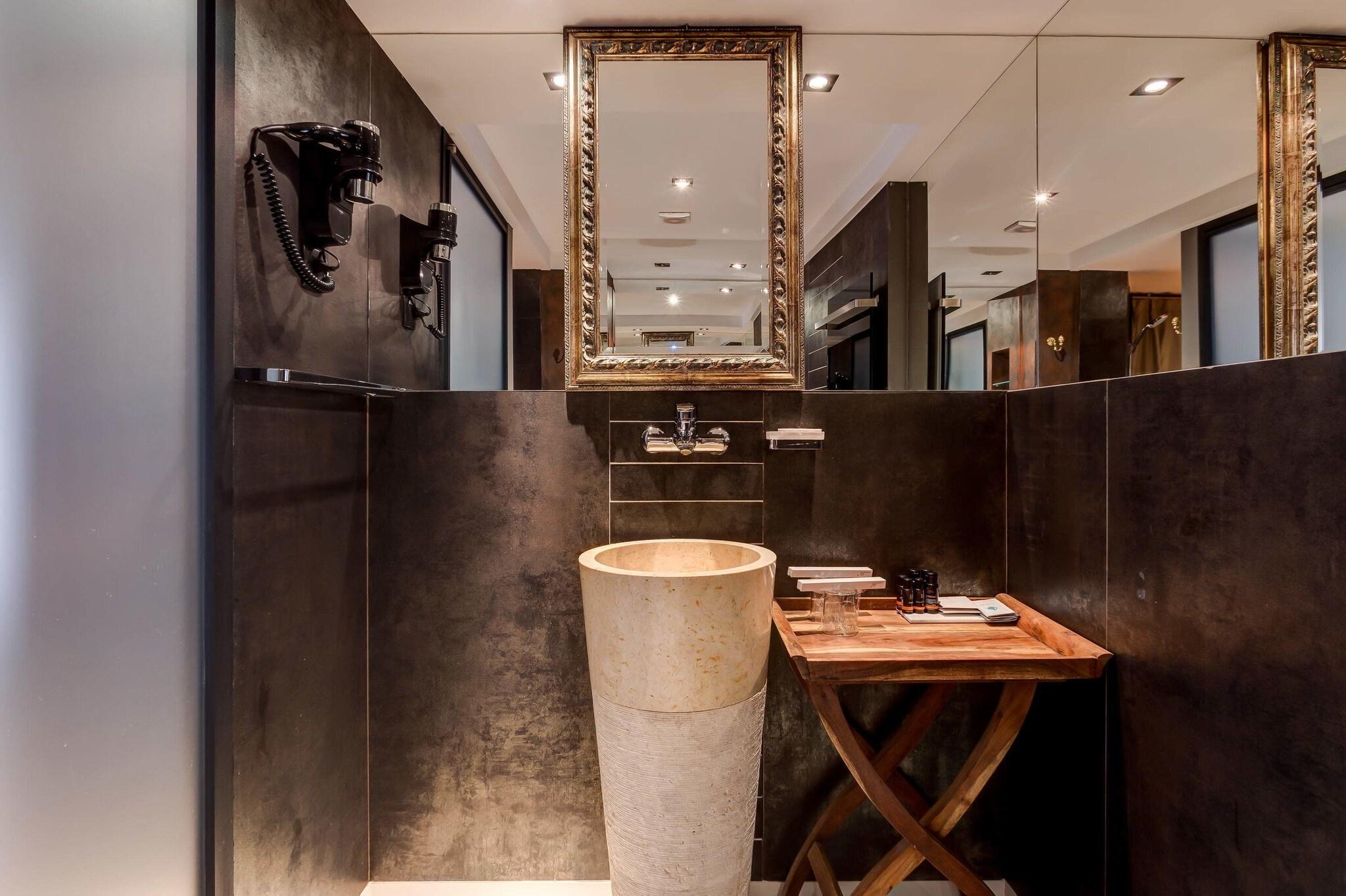 Suite Queen Size Bed