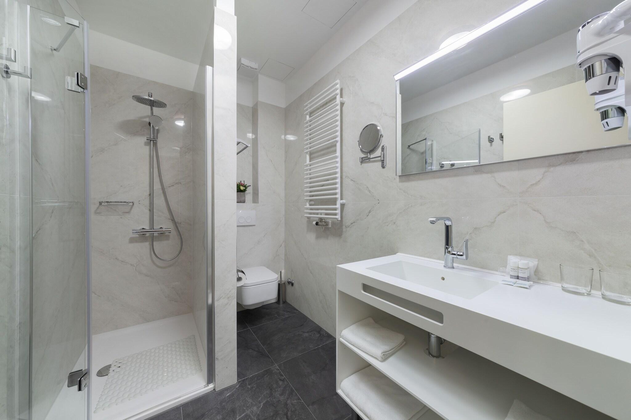 Junior Suite City View Queen Bed