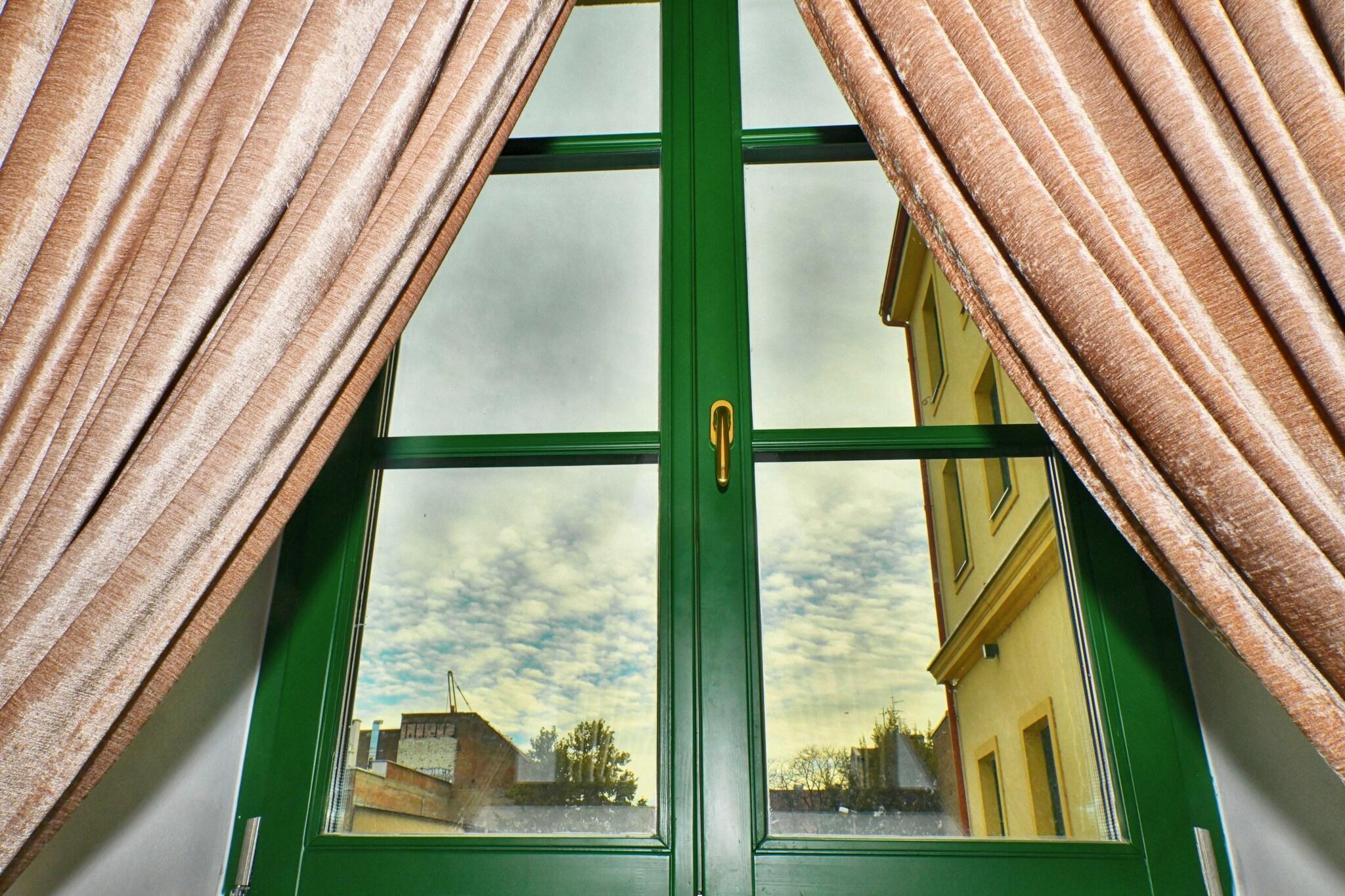 Junior Suite City View Queen Bed