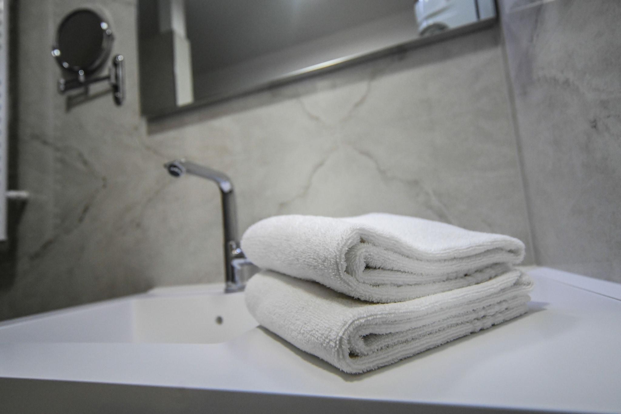 Junior Suite City View Queen Bed