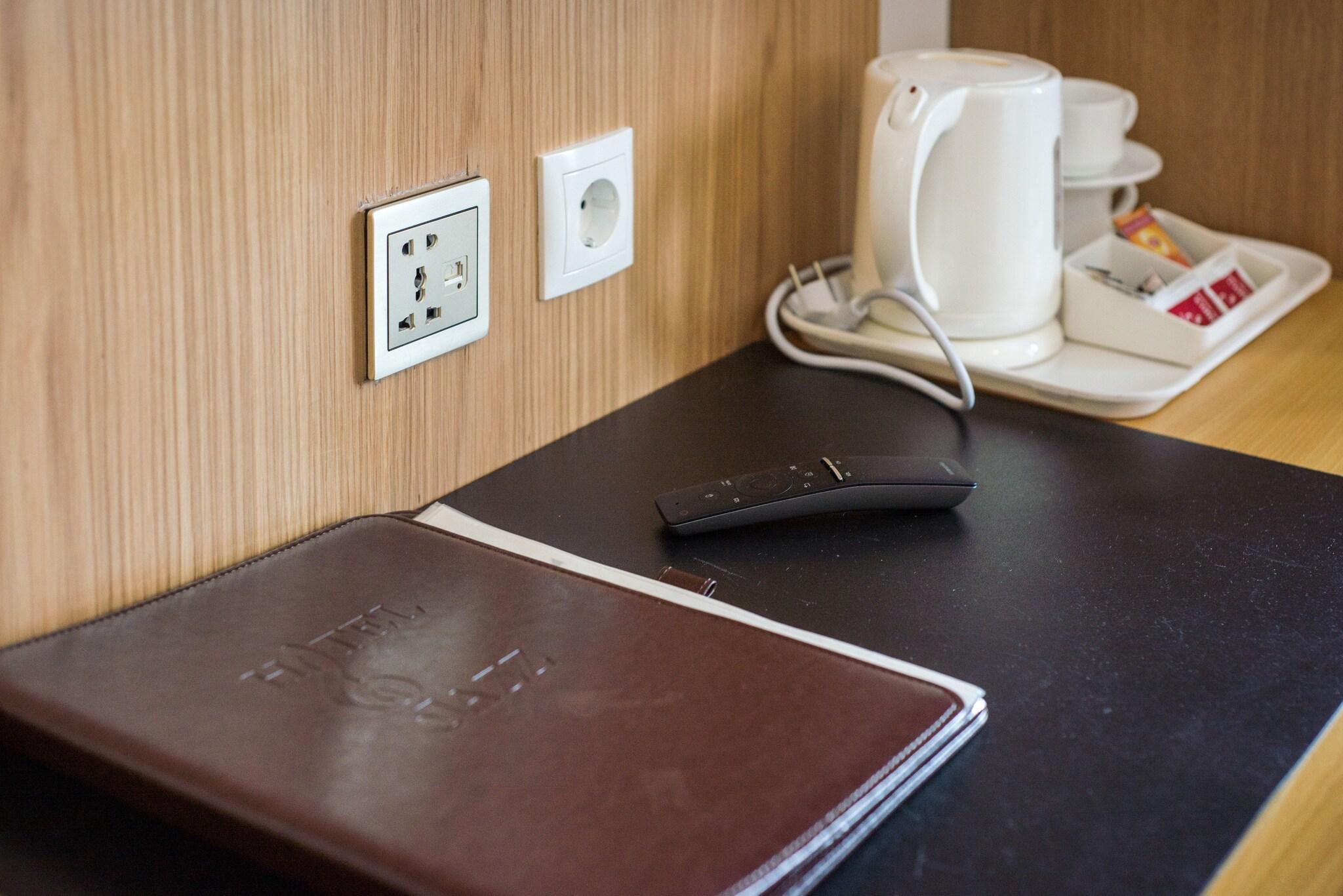 Double or Twin Queen Size Bed