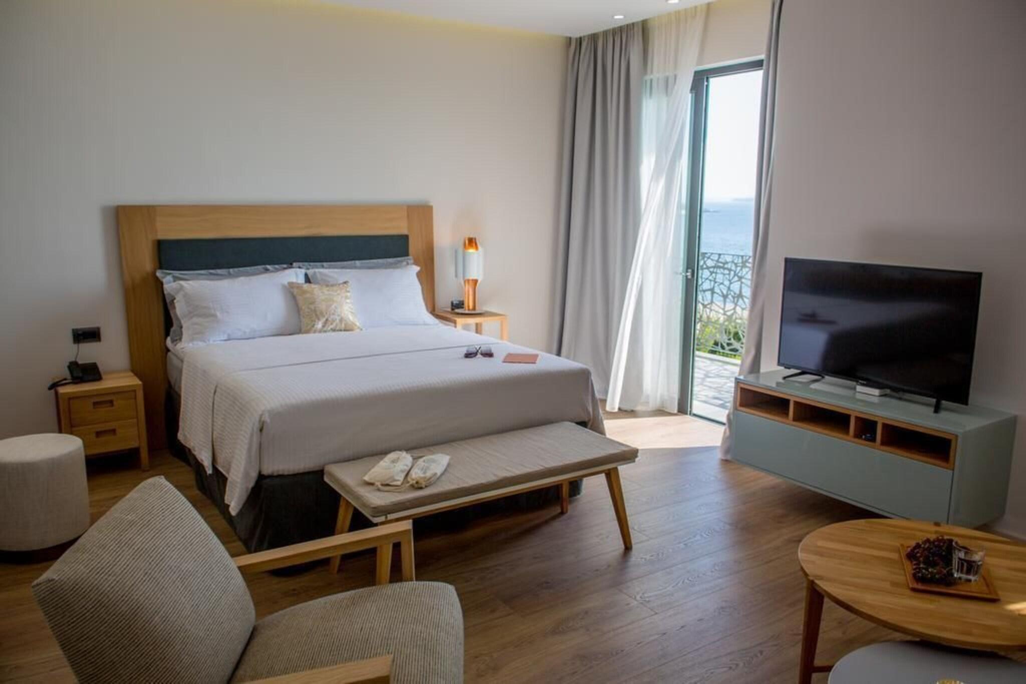 Junior Suite Sea View King Bed