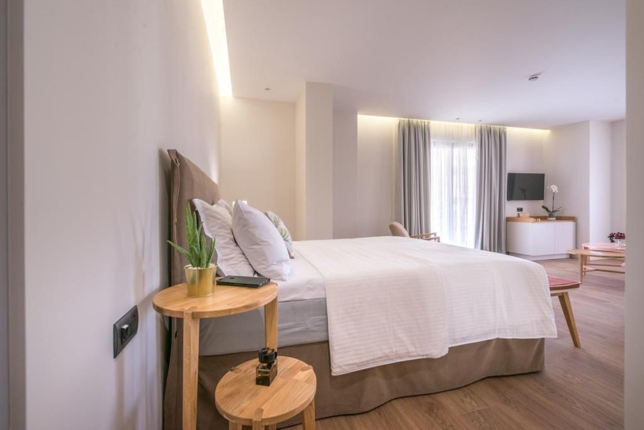 Junior Suite Partial Sea View