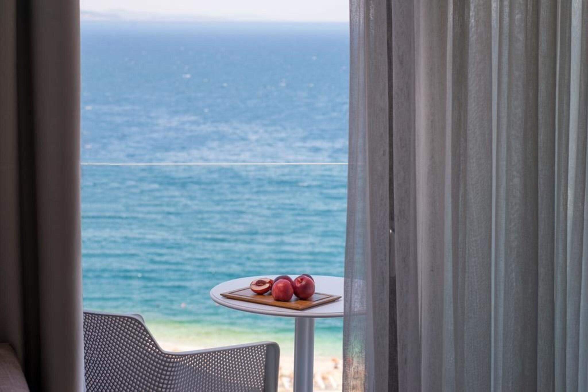 Double Sea View King Bed