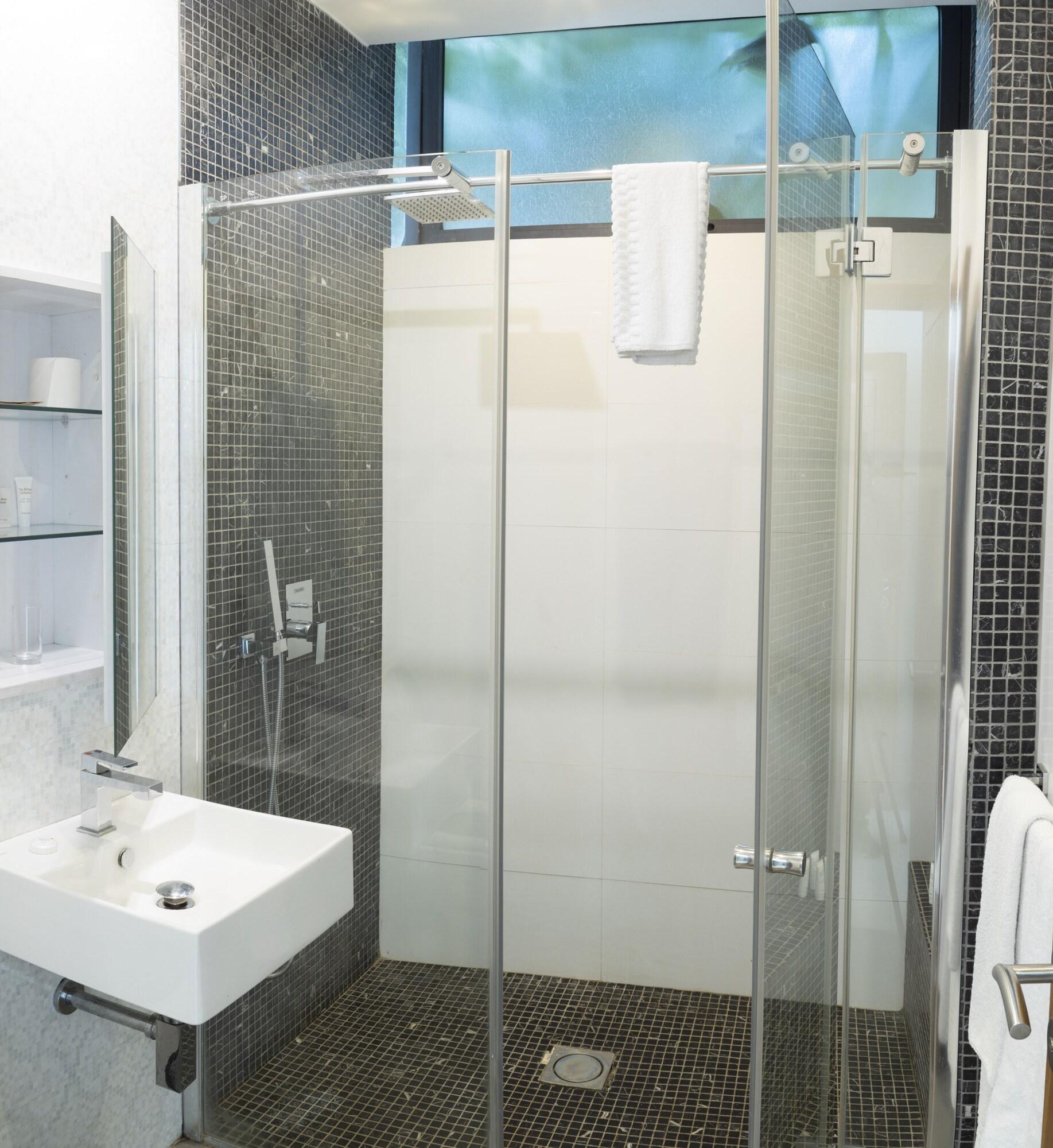 Double Queen Size Bed