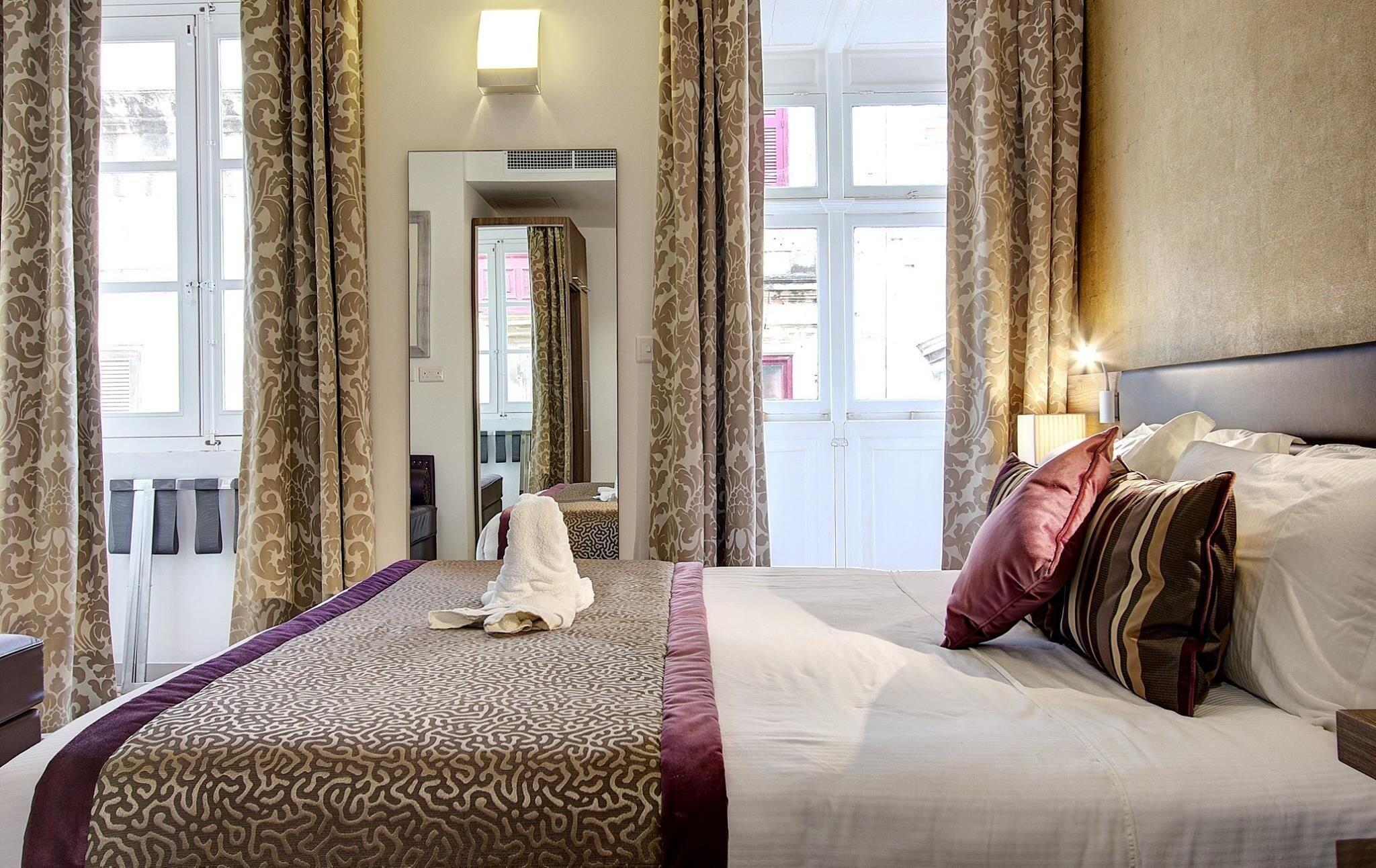 Quadruple Queen Size Bed