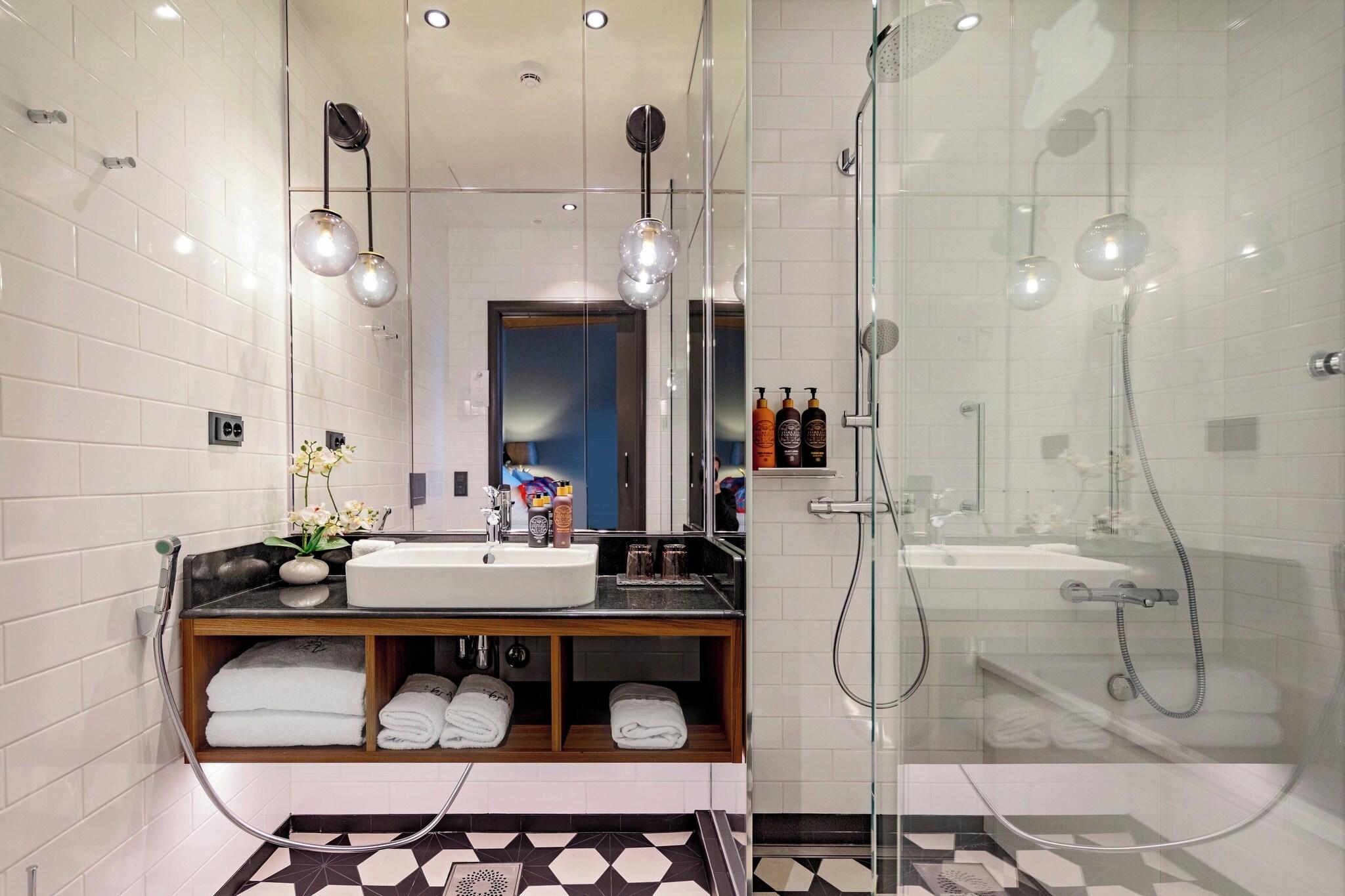 Double King Size Bed